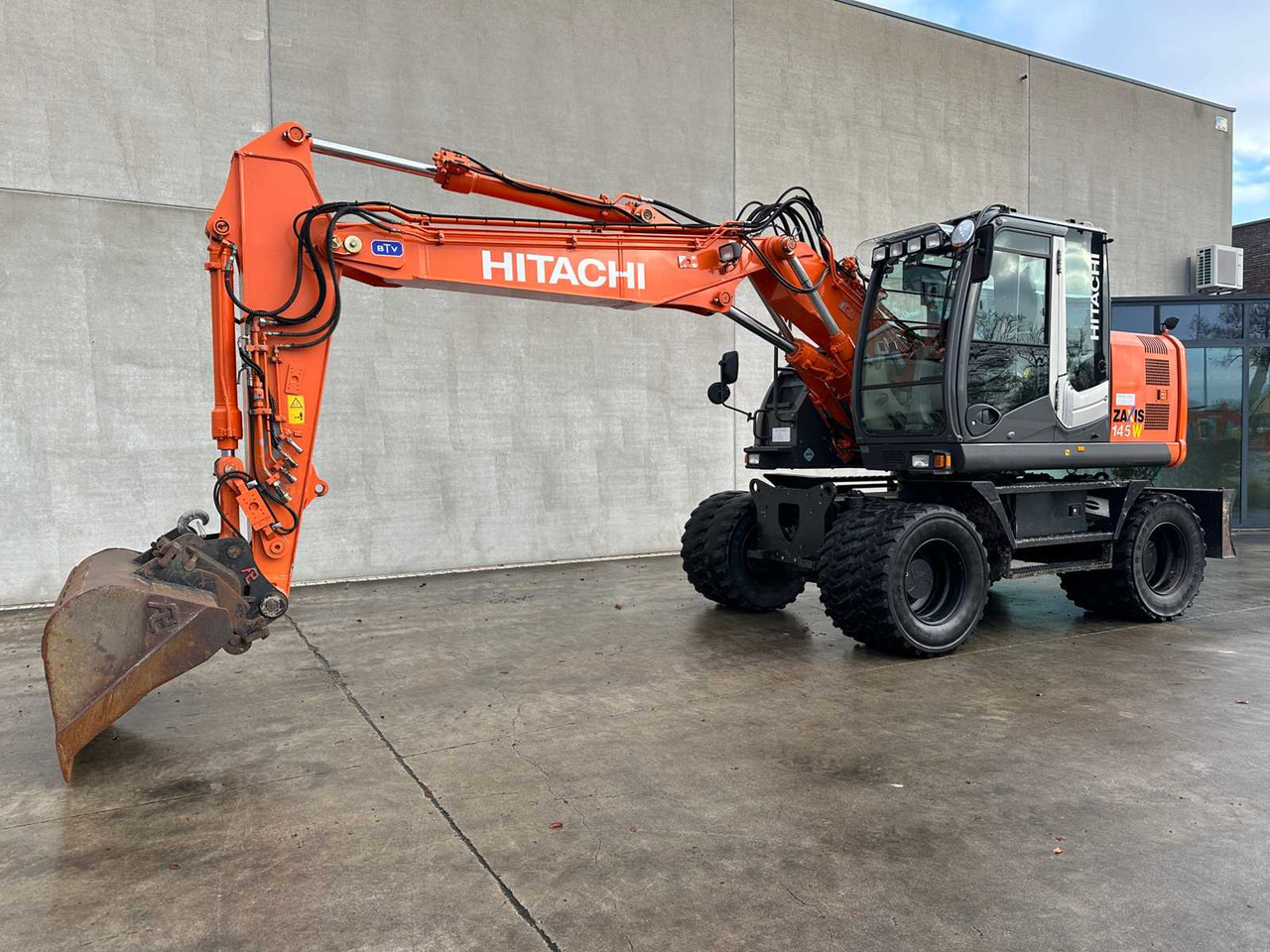 HITACHI - 2012 - ZX145W-3 - WHEELED EXCAVATOR - Excavator pe roţi: Foto 1 HITACHI - 2012 - ZX145W-3 - WHEELED EXCAVATOR - Excavator pe roţi: Foto 1