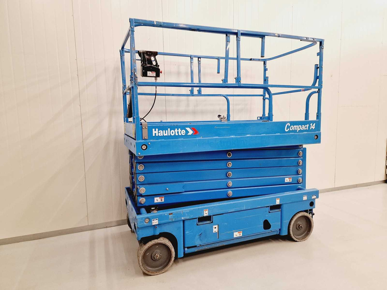 Haulotte Compact 14 - Autopropulsată platformă: Foto 5 Haulotte Compact 14 - Autopropulsată platformă: Foto 5