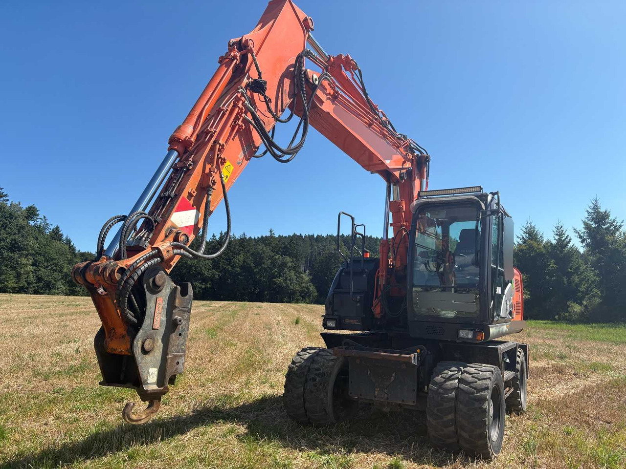 Hitachi ZAXIS 140W-5B - Excavator pe roţi: Foto 2 Hitachi ZAXIS 140W-5B - Excavator pe roţi: Foto 2