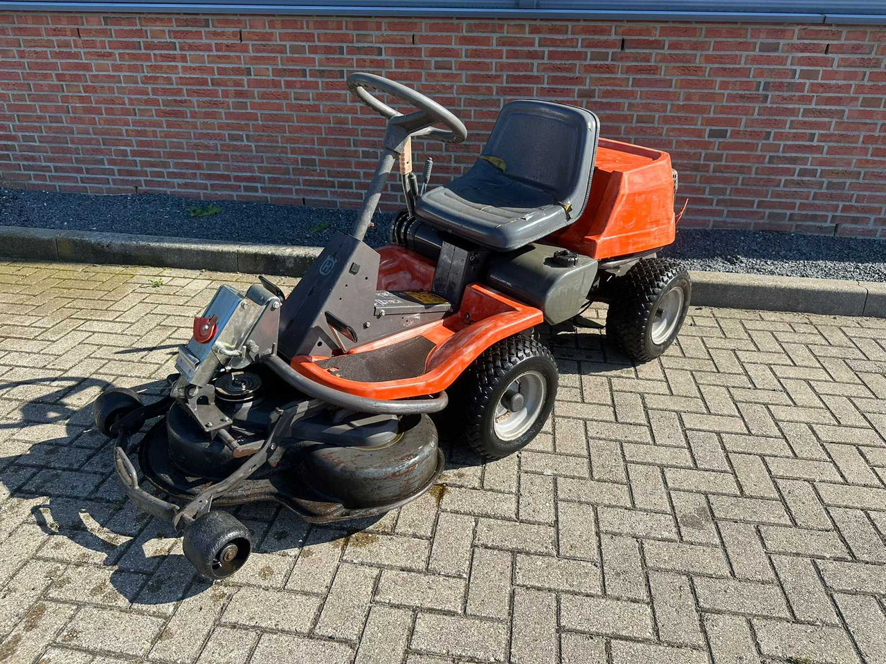 Husqvarna rider 11 - Maşină de tuns iarba: Foto 1 Husqvarna rider 11 - Maşină de tuns iarba: Foto 1