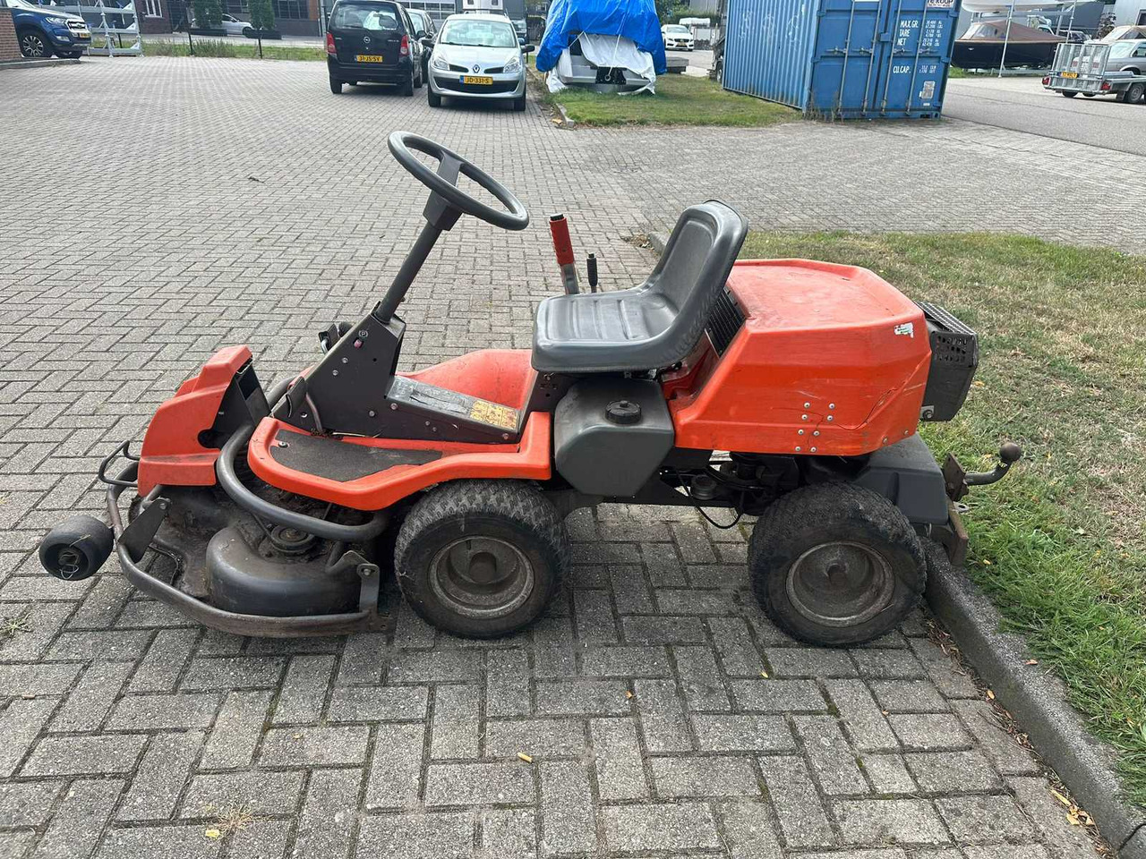 Husqvarna rider - Maşină de tuns iarba: Foto 3 Husqvarna rider - Maşină de tuns iarba: Foto 3
