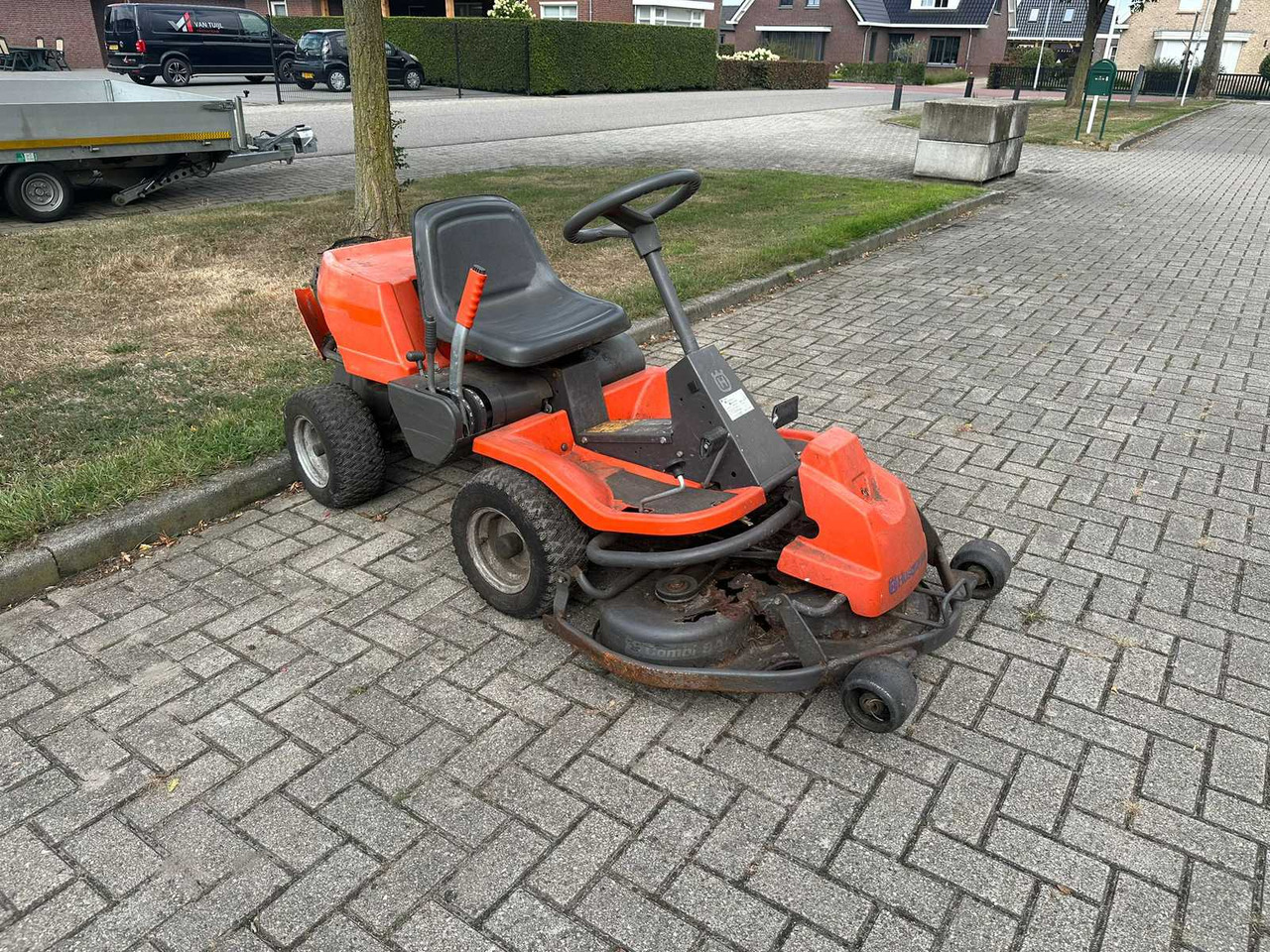 Husqvarna rider - Maşină de tuns iarba: Foto 4 Husqvarna rider - Maşină de tuns iarba: Foto 4