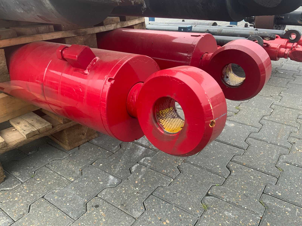 Hydraulic cylinder (2x) - Maşină de împrăştiat îngrăşăminte: Foto 2 Hydraulic cylinder (2x) - Maşină de împrăştiat îngrăşăminte: Foto 2