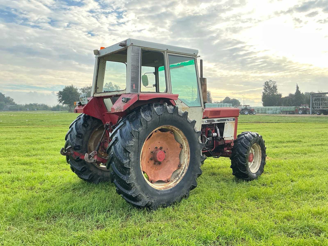 International 1246 - Tractor agricol: Foto 5 International 1246 - Tractor agricol: Foto 5