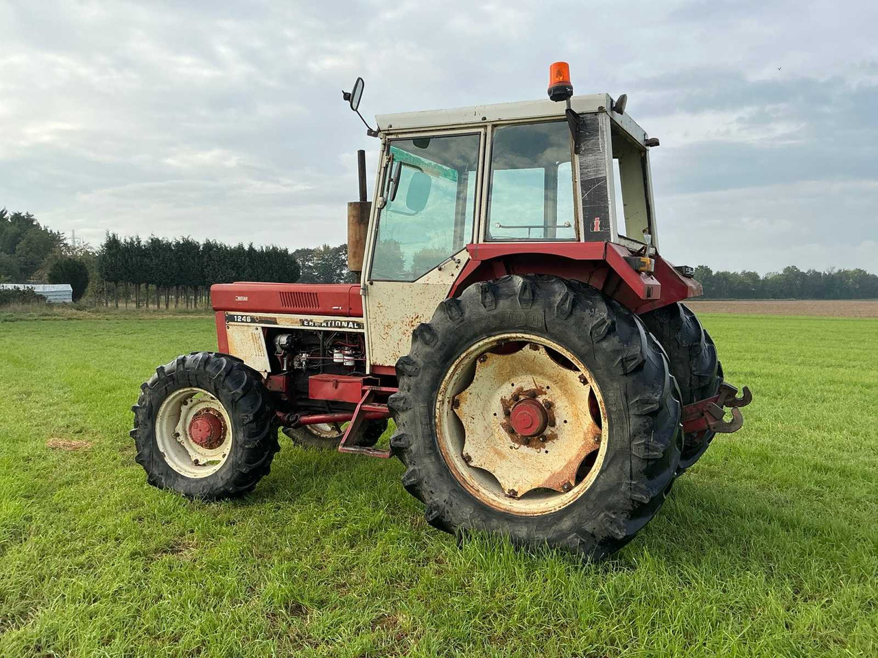 International 1246 - Tractor agricol: Foto 3 International 1246 - Tractor agricol: Foto 3