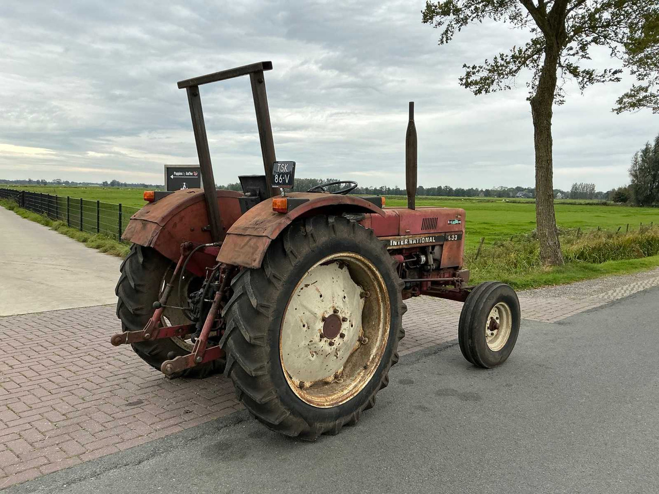International 633 - Tractor agricol: Foto 5 International 633 - Tractor agricol: Foto 5