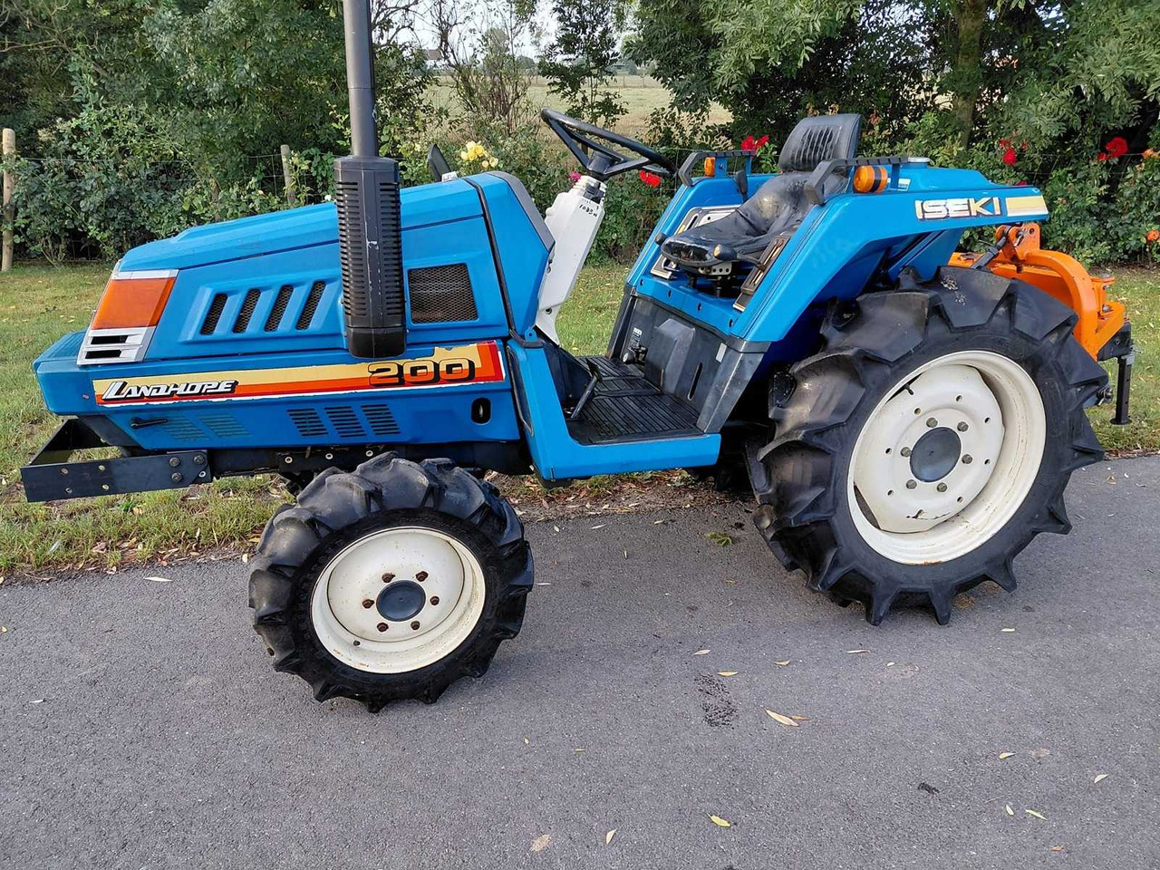 Iseki TU200 - Tractor mic: Foto 1 Iseki TU200 - Tractor mic: Foto 1
