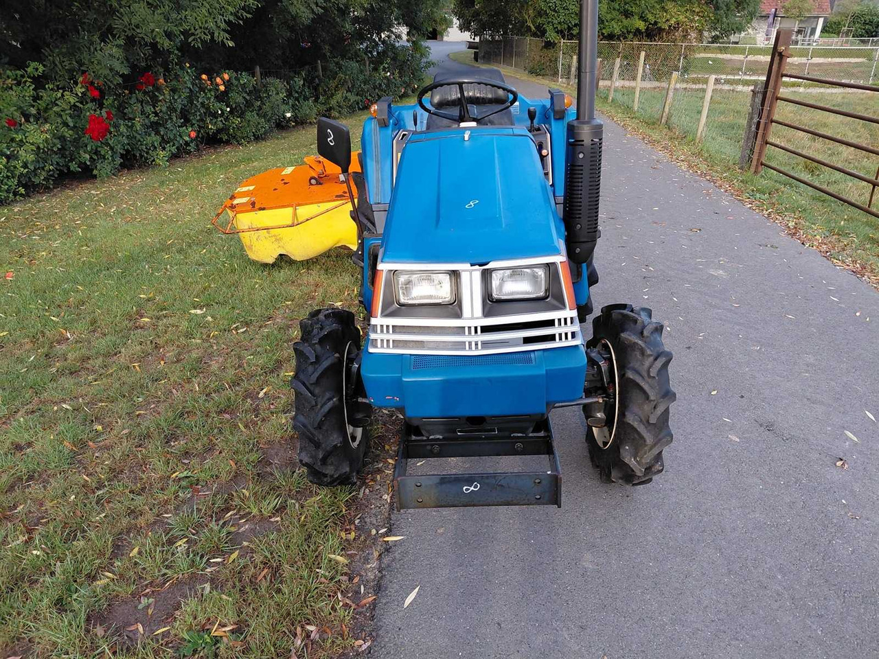 Iseki TU200 - Tractor mic: Foto 2 Iseki TU200 - Tractor mic: Foto 2
