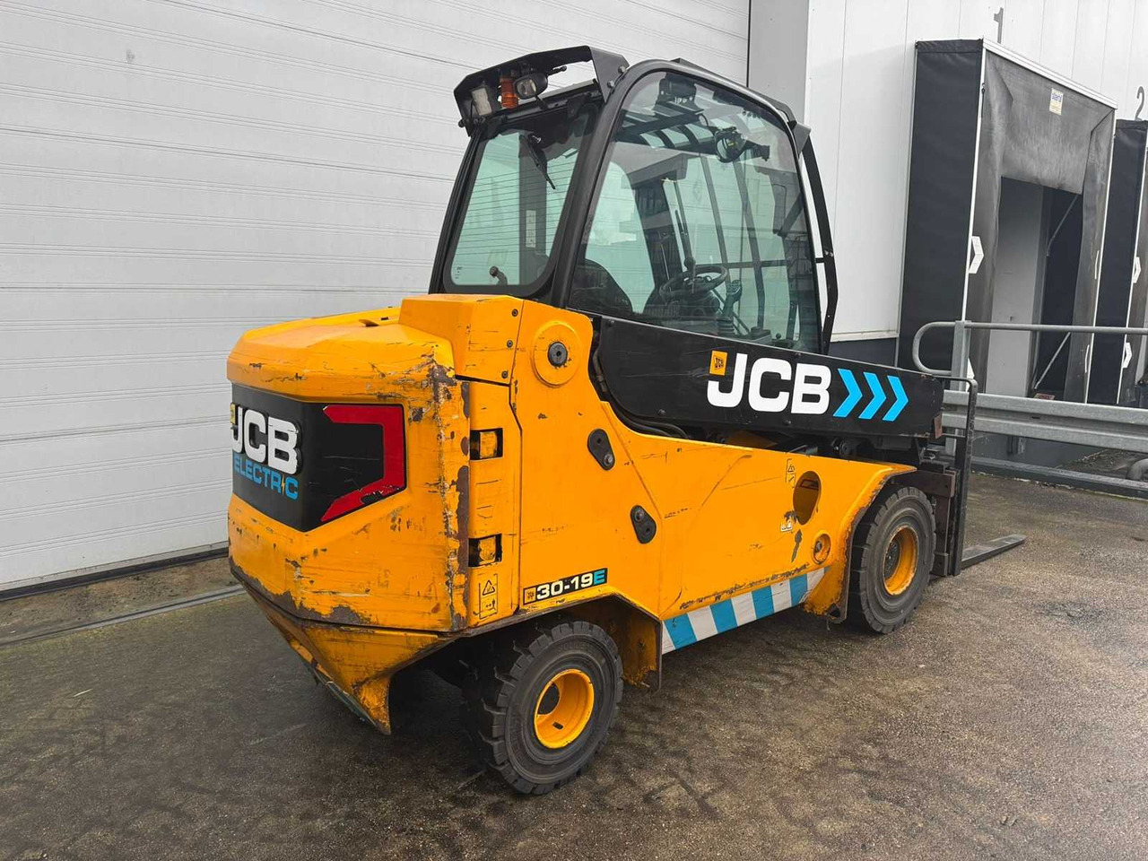 JCB - 2020 - TLT-30-E - FORK POSITIONER, SIDE-SHIFT - FORKLIFT - Motostivuitor: Foto 4 JCB - 2020 - TLT-30-E - FORK POSITIONER, SIDE-SHIFT - FORKLIFT - Motostivuitor: Foto 4