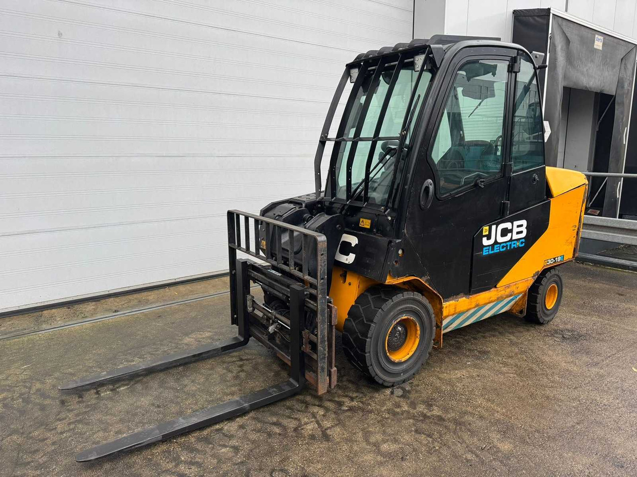 JCB - 2020 - TLT-30-E - FORK POSITIONER, SIDE-SHIFT - FORKLIFT - Motostivuitor: Foto 1 JCB - 2020 - TLT-30-E - FORK POSITIONER, SIDE-SHIFT - FORKLIFT - Motostivuitor: Foto 1