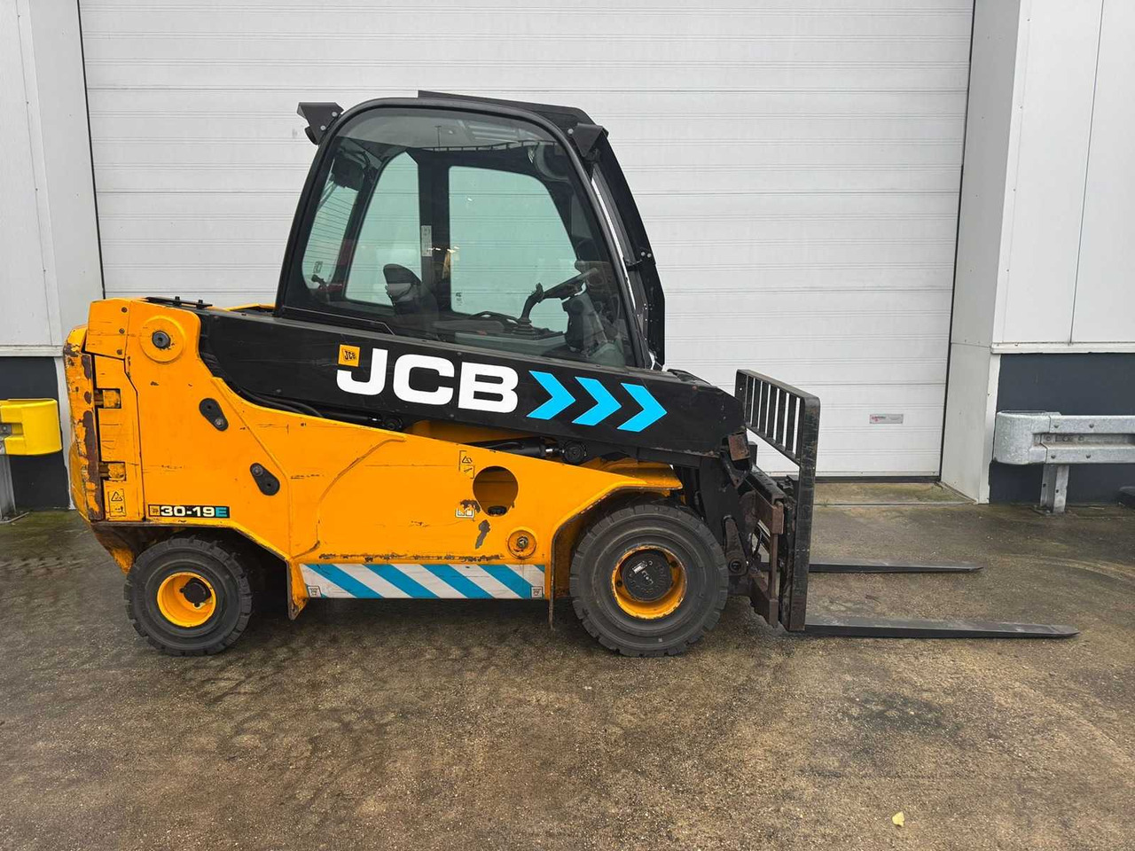 JCB - 2020 - TLT-30-E - FORK POSITIONER, SIDE-SHIFT - FORKLIFT - Motostivuitor: Foto 5 JCB - 2020 - TLT-30-E - FORK POSITIONER, SIDE-SHIFT - FORKLIFT - Motostivuitor: Foto 5