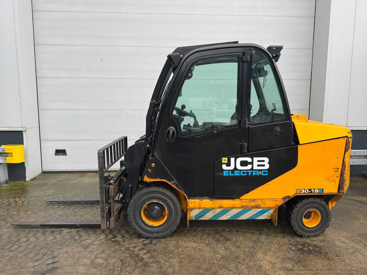 JCB - 2020 - TLT-30-E - FORK POSITIONER, SIDE-SHIFT - FORKLIFT - Motostivuitor: Foto 2 JCB - 2020 - TLT-30-E - FORK POSITIONER, SIDE-SHIFT - FORKLIFT - Motostivuitor: Foto 2