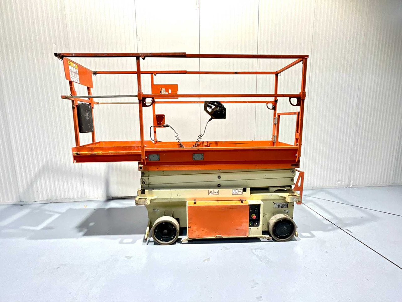 JLG -6RS - AERIAL PLATFORM, 2015, WORKING HEIGHT 7.8 METERS, 279 HOURS, SCISSOR LIFT EXTENDABLE - Autopropulsată platformă: Foto 1 JLG -6RS - AERIAL PLATFORM, 2015, WORKING HEIGHT 7.8 METERS, 279 HOURS, SCISSOR LIFT EXTENDABLE - Autopropulsată platformă: Foto 1