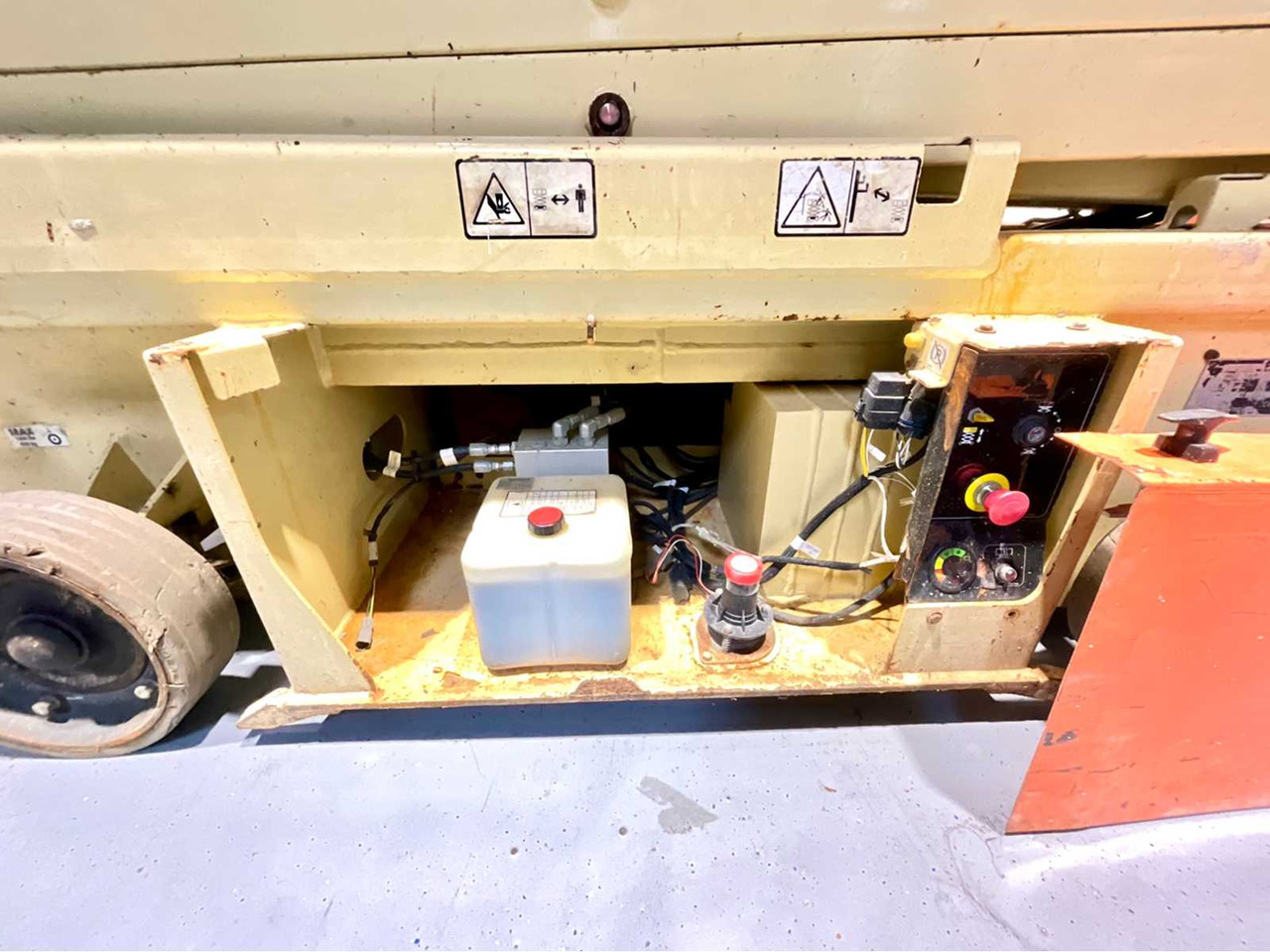 JLG -6RS - AERIAL PLATFORM, 2015, WORKING HEIGHT 7.8 METERS, 279 HOURS, SCISSOR LIFT EXTENDABLE - Autopropulsată platformă: Foto 5 JLG -6RS - AERIAL PLATFORM, 2015, WORKING HEIGHT 7.8 METERS, 279 HOURS, SCISSOR LIFT EXTENDABLE - Autopropulsată platformă: Foto 5