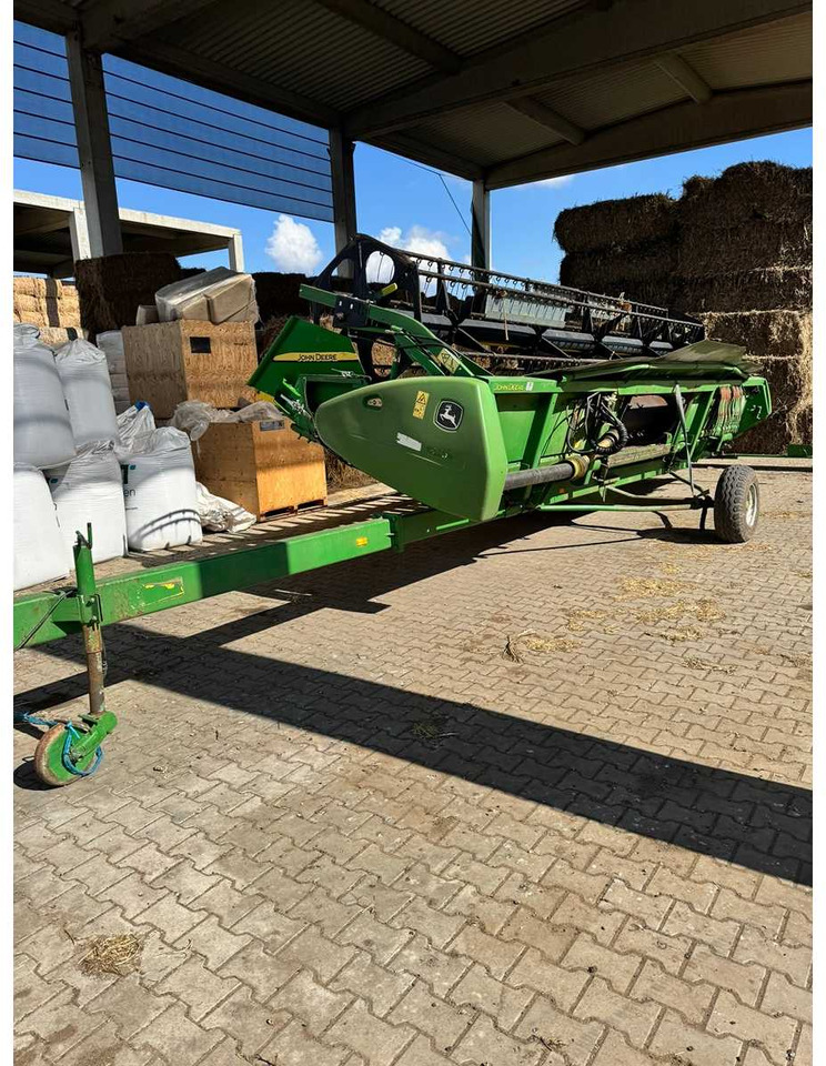 JOHN DEERE 622 - Combină de recoltat cereale: Foto 3 JOHN DEERE 622 - Combină de recoltat cereale: Foto 3
