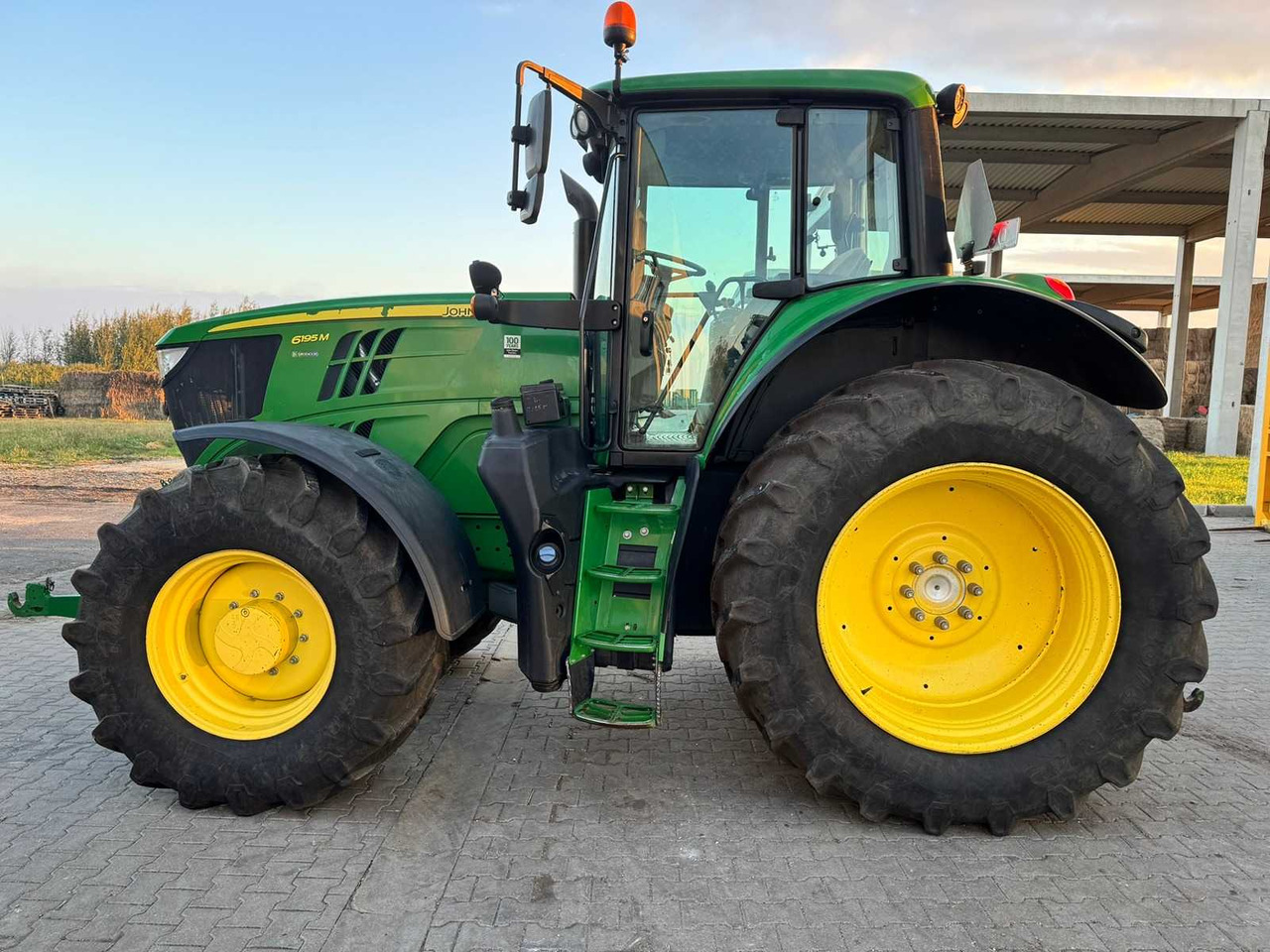 JOHN DEERE JOHN DEERE - 6195 M - 4-WHEEL DRIVE TRACTOR - 2018 - Tractor agricol: Foto 1 JOHN DEERE JOHN DEERE - 6195 M - 4-WHEEL DRIVE TRACTOR - 2018 - Tractor agricol: Foto 1