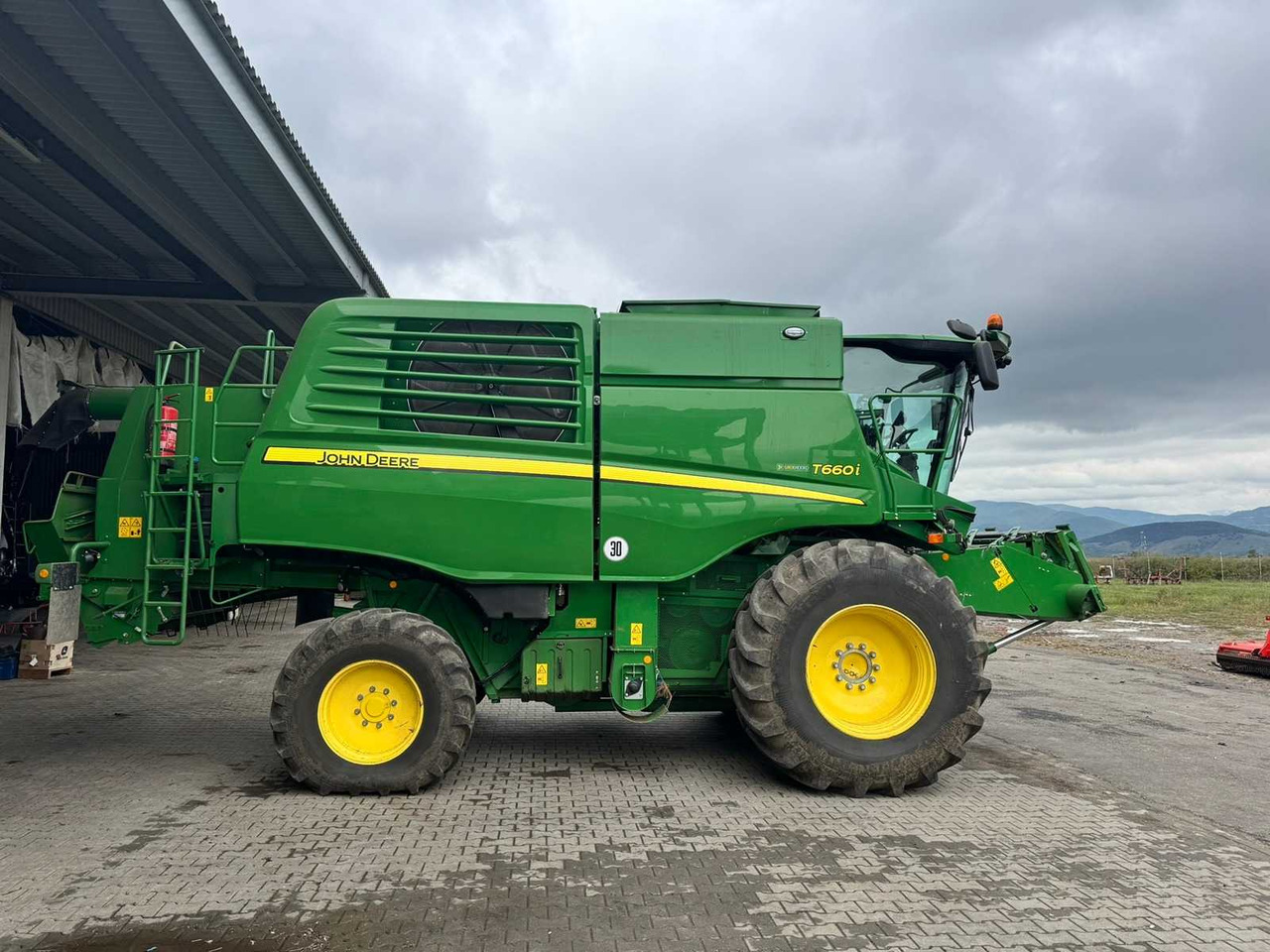 JOHN DEERE T660I - Combină de recoltat cereale: Foto 1 JOHN DEERE T660I - Combină de recoltat cereale: Foto 1