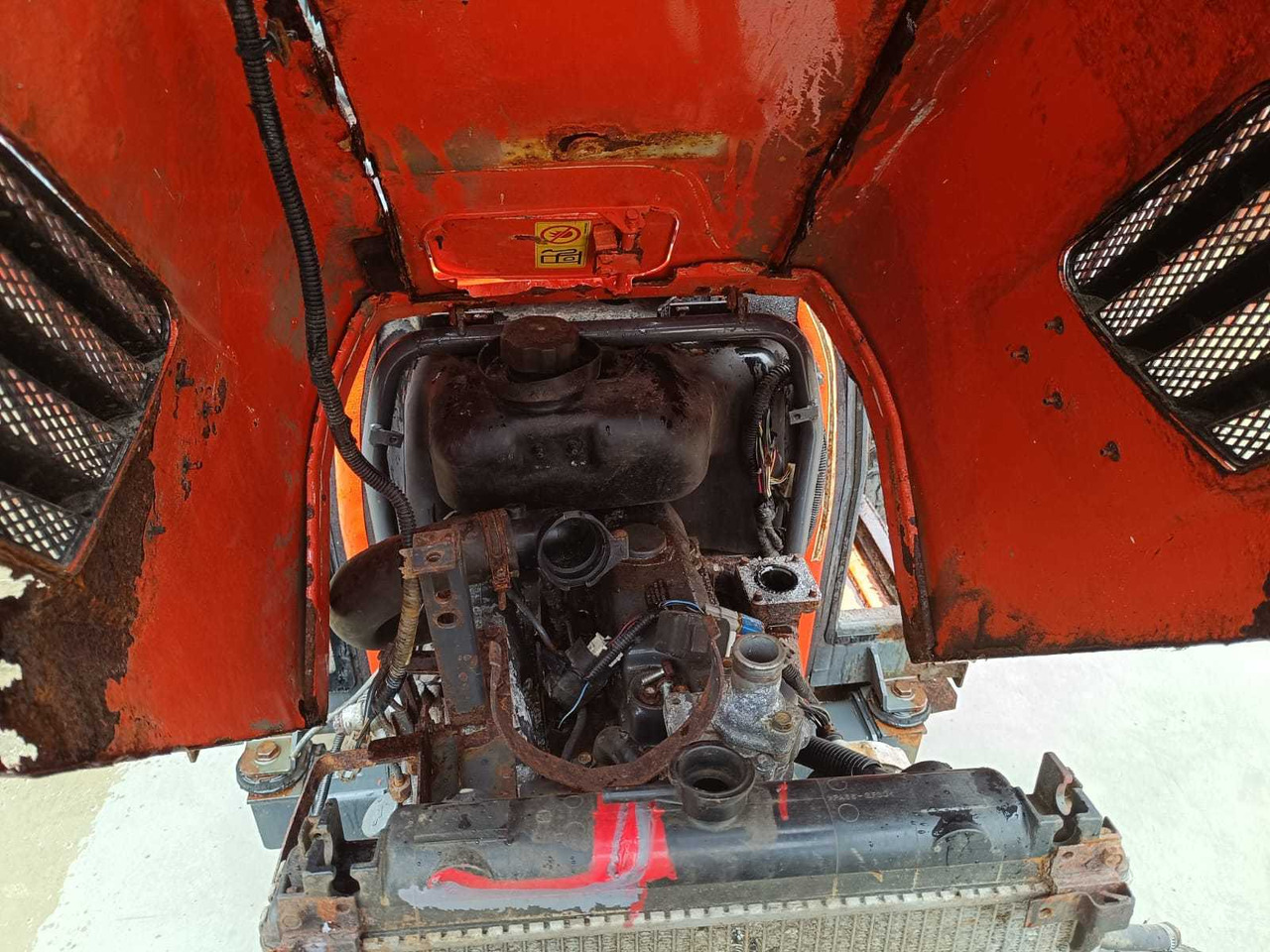 KUBOTA 4-WHEEL DRIVE TRACTOR - Tractor agricol: Foto 3 KUBOTA 4-WHEEL DRIVE TRACTOR - Tractor agricol: Foto 3