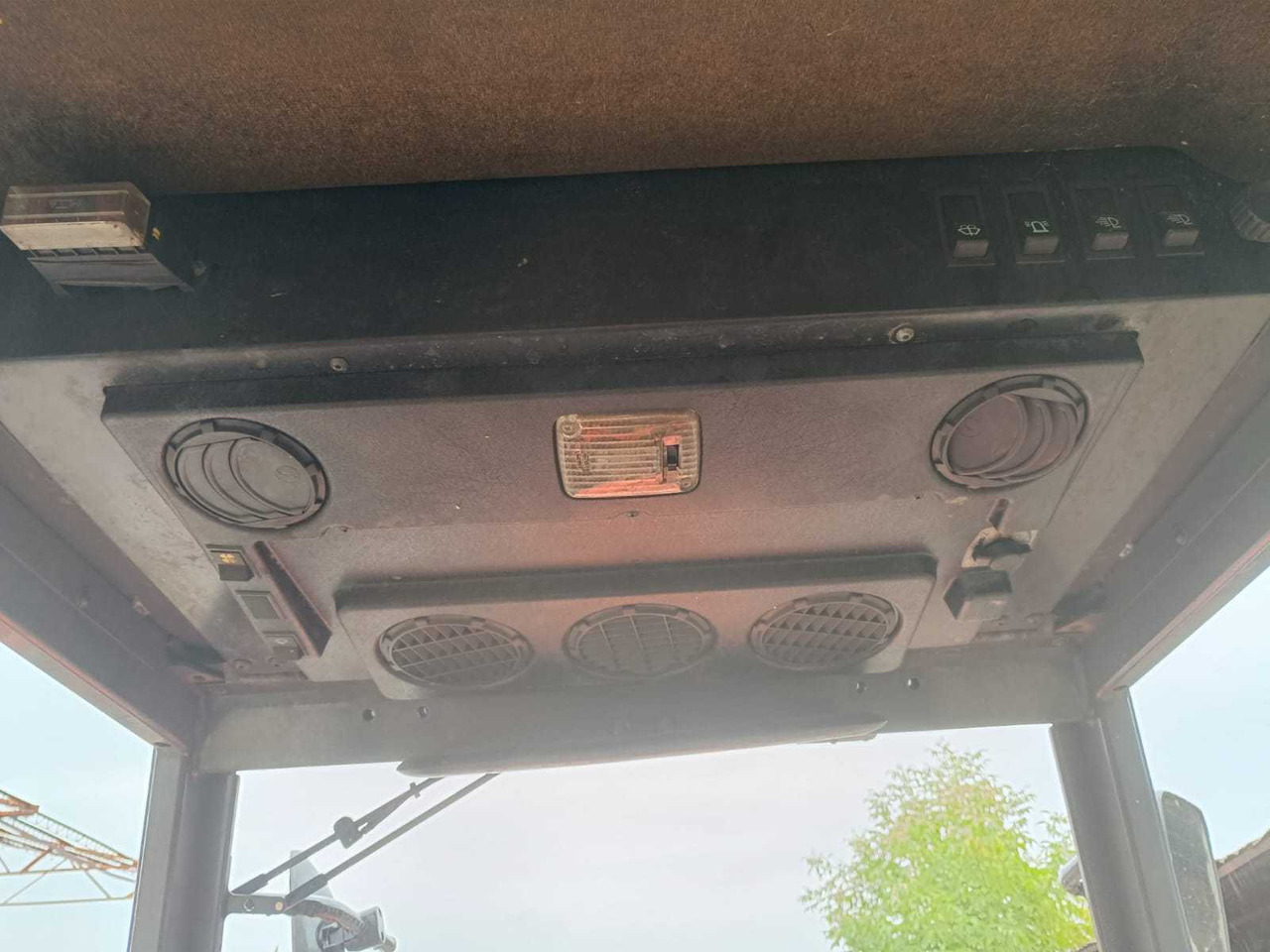 KUBOTA 4-WHEEL DRIVE TRACTOR - Tractor agricol: Foto 5 KUBOTA 4-WHEEL DRIVE TRACTOR - Tractor agricol: Foto 5