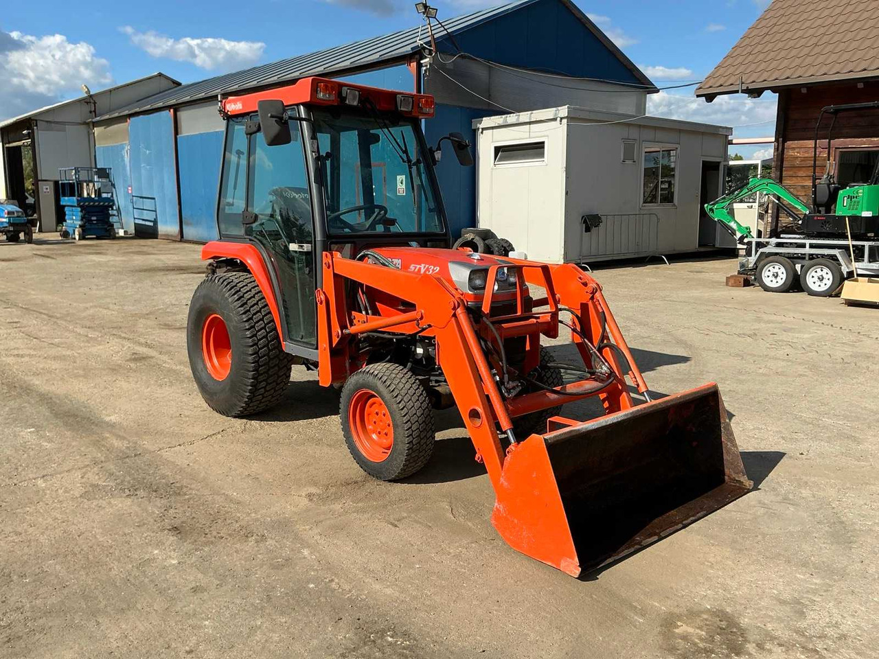 KUBOTA STV 32 - Tractor agricol: Foto 2 KUBOTA STV 32 - Tractor agricol: Foto 2