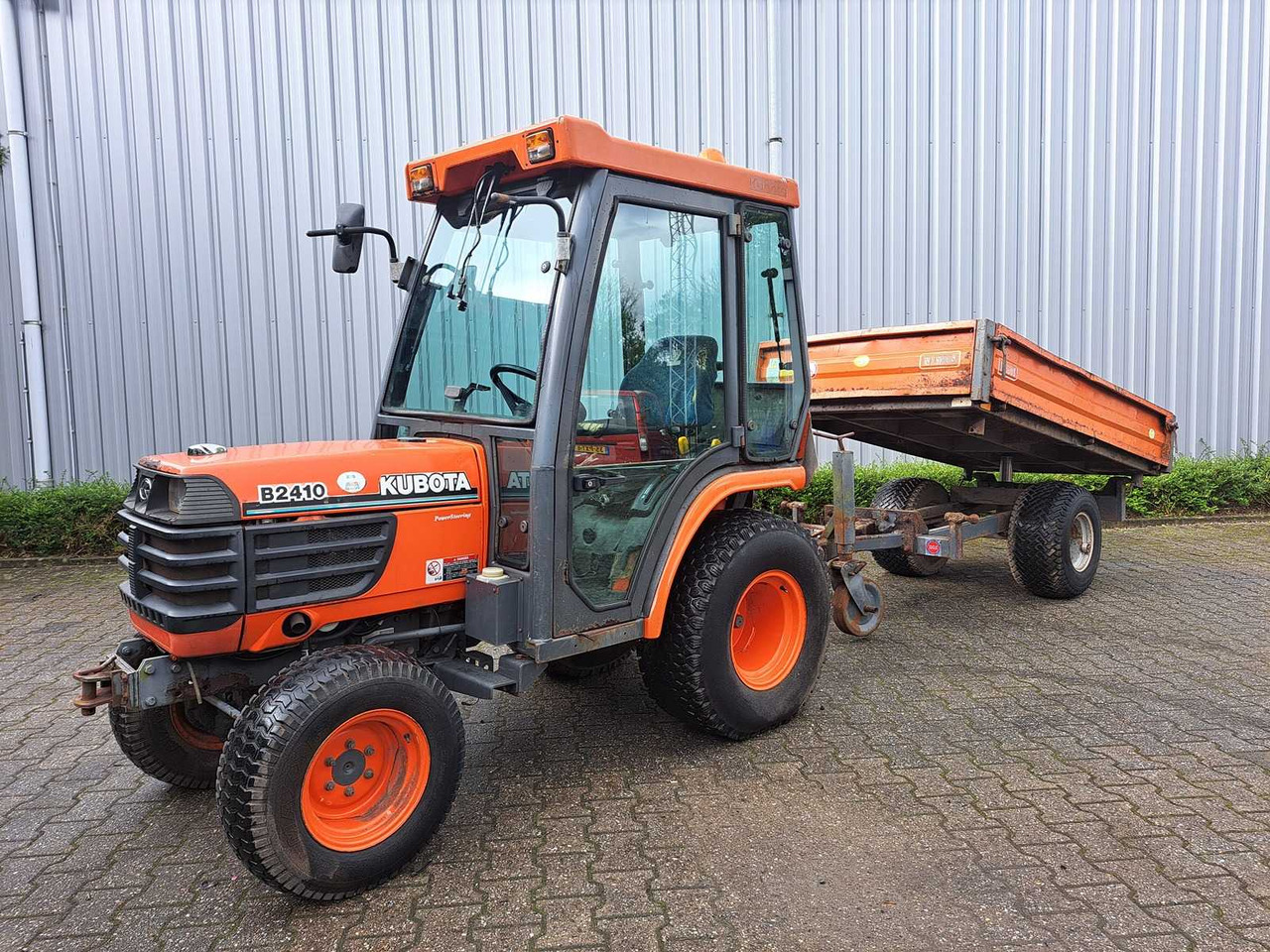 Kubota B2410 - Tractor mic: Foto 1 Kubota B2410 - Tractor mic: Foto 1
