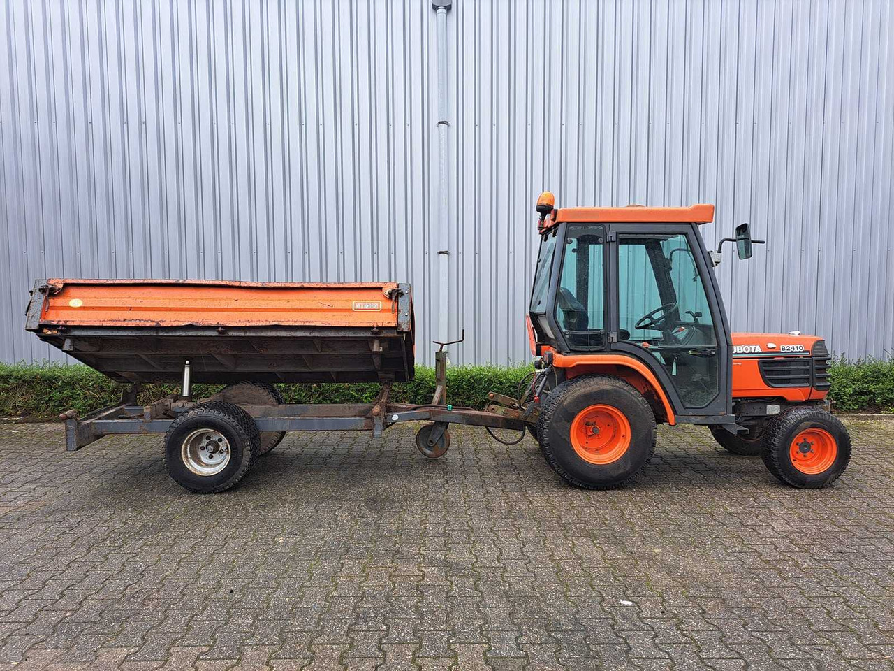 Kubota B2410 - Tractor mic: Foto 5 Kubota B2410 - Tractor mic: Foto 5