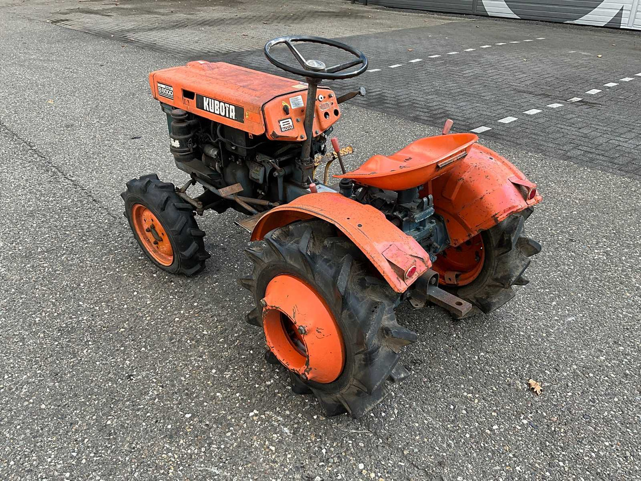 Kubota B6000 - Tractor mic: Foto 3 Kubota B6000 - Tractor mic: Foto 3
