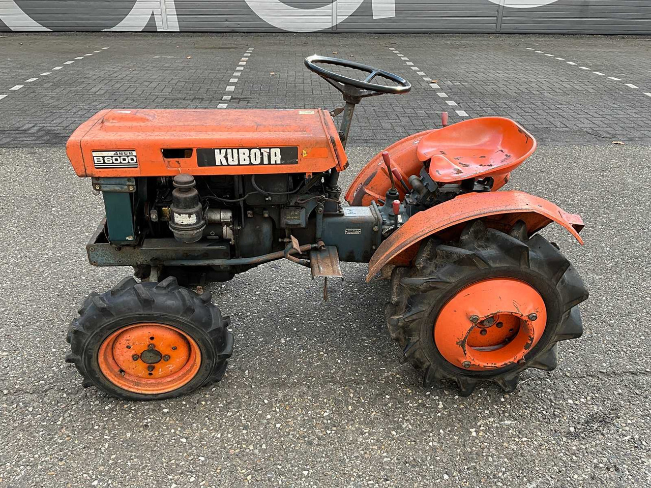 Kubota B6000 - Tractor mic: Foto 2 Kubota B6000 - Tractor mic: Foto 2