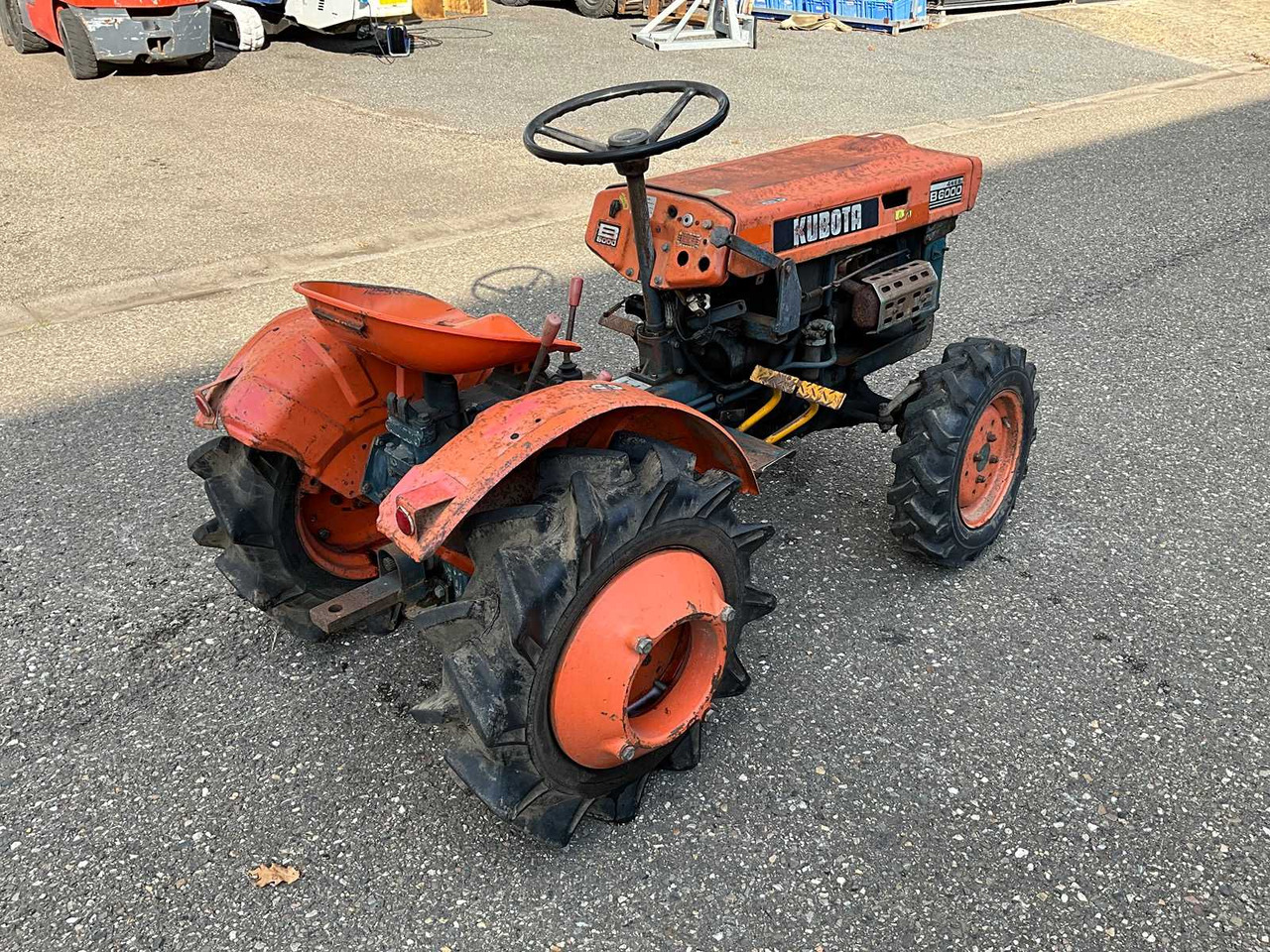 Kubota B6000 - Tractor mic: Foto 5 Kubota B6000 - Tractor mic: Foto 5