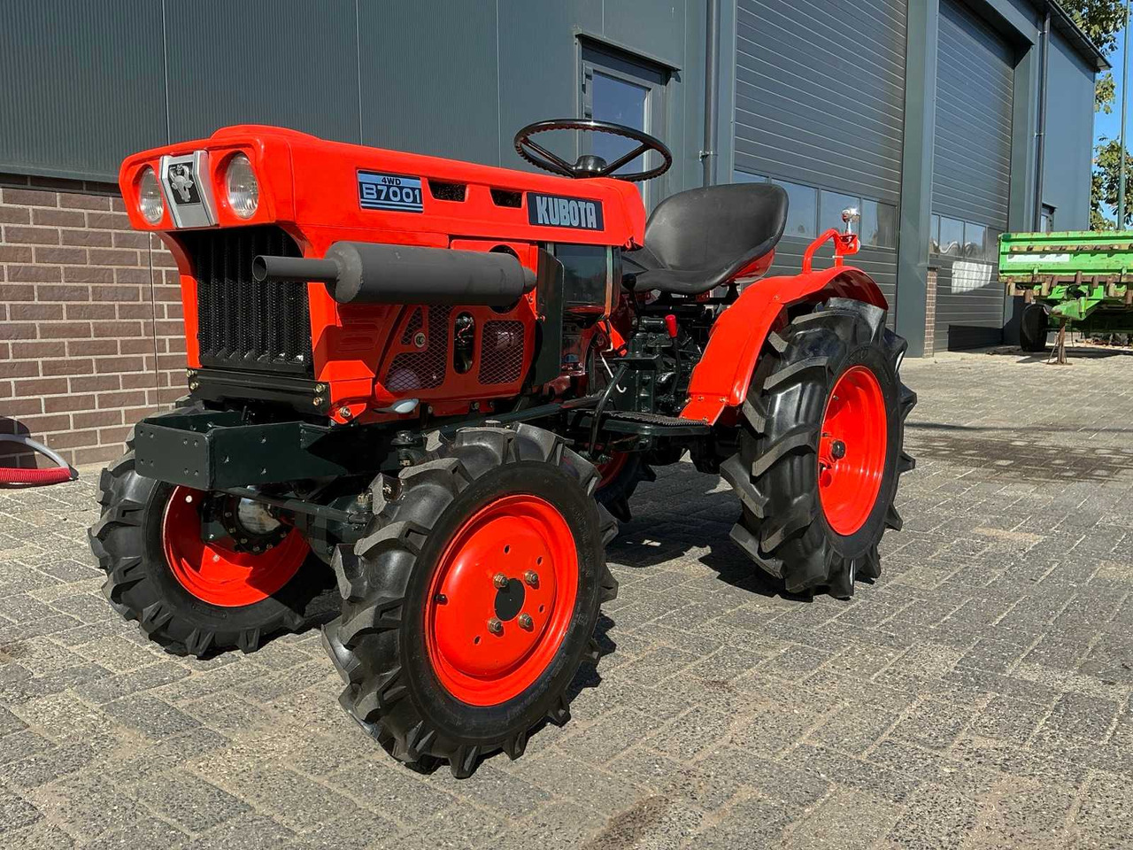 Kubota B7001 - Tractor mic: Foto 2 Kubota B7001 - Tractor mic: Foto 2