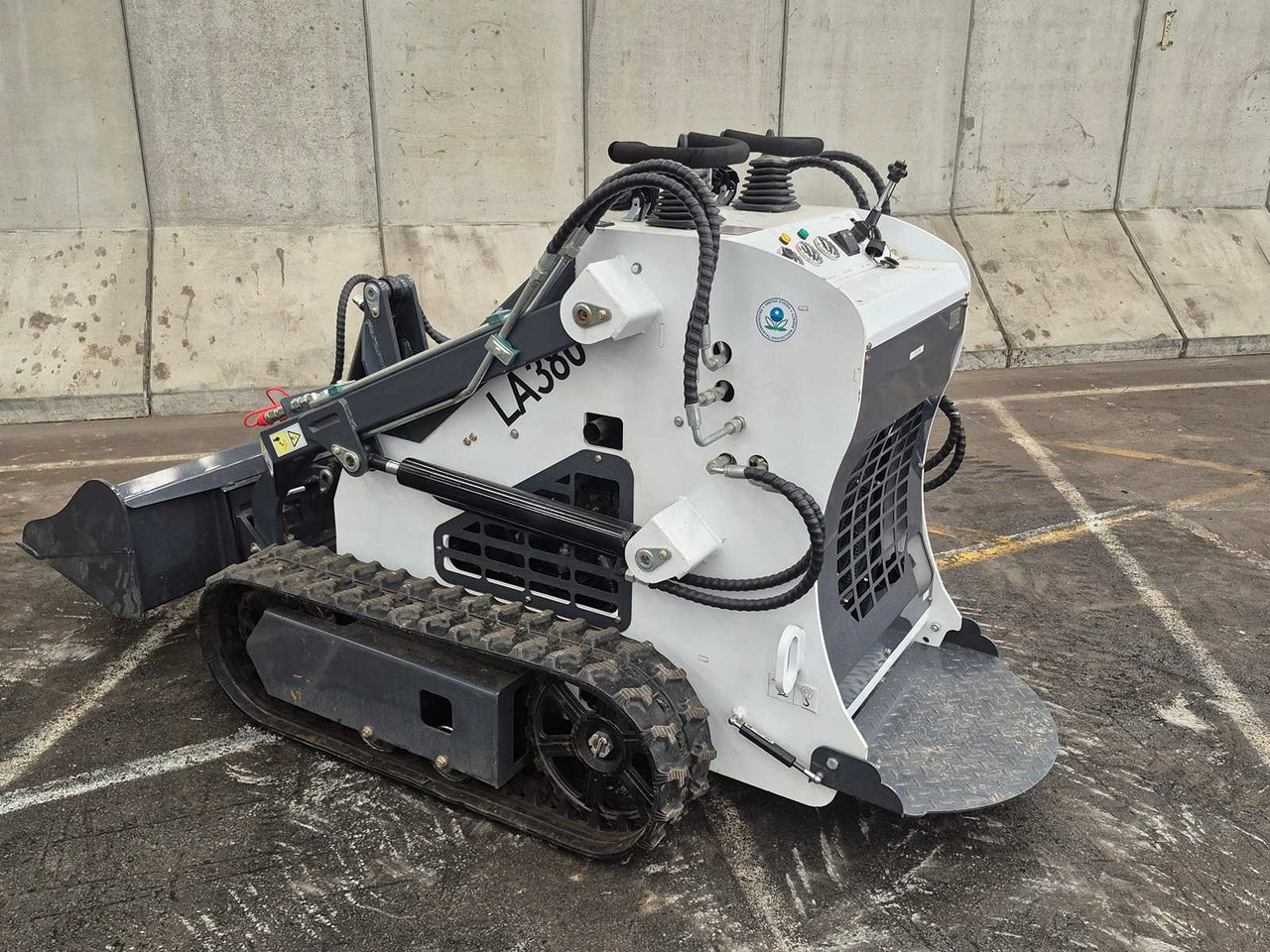 LADYS - 2025 - LA380 - SKID STEER LOADER - Mini încărcător pe şenile: Foto 1 LADYS - 2025 - LA380 - SKID STEER LOADER - Mini încărcător pe şenile: Foto 1