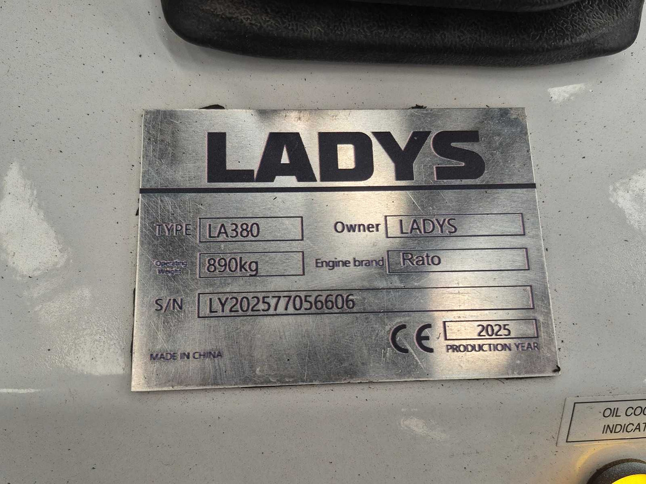 LADYS - 2025 - LA380 - SKID STEER LOADER - Mini încărcător pe şenile: Foto 4 LADYS - 2025 - LA380 - SKID STEER LOADER - Mini încărcător pe şenile: Foto 4
