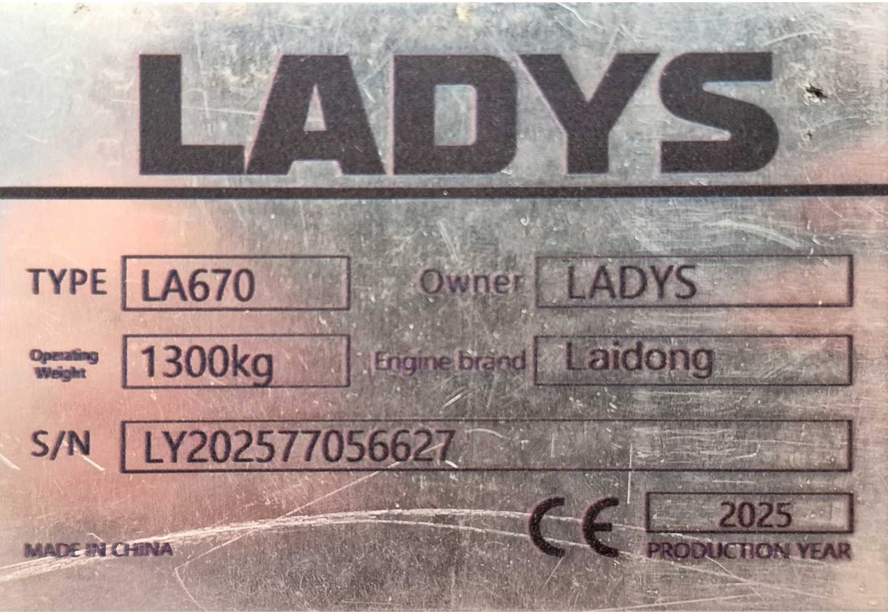 LADYS - 2025 - LA670 - SKID STEER LOADER - Mini încărcător pe şenile: Foto 5 LADYS - 2025 - LA670 - SKID STEER LOADER - Mini încărcător pe şenile: Foto 5