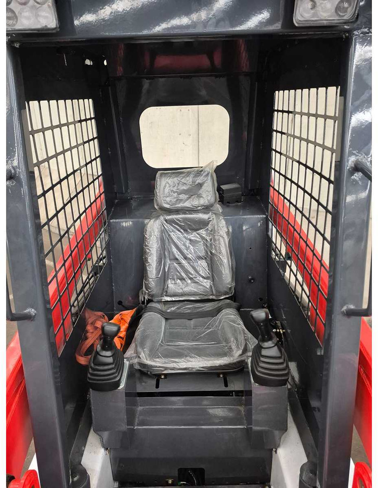 LADYS - 2025 - LA670 - SKID STEER LOADER - Mini încărcător pe şenile: Foto 2 LADYS - 2025 - LA670 - SKID STEER LOADER - Mini încărcător pe şenile: Foto 2