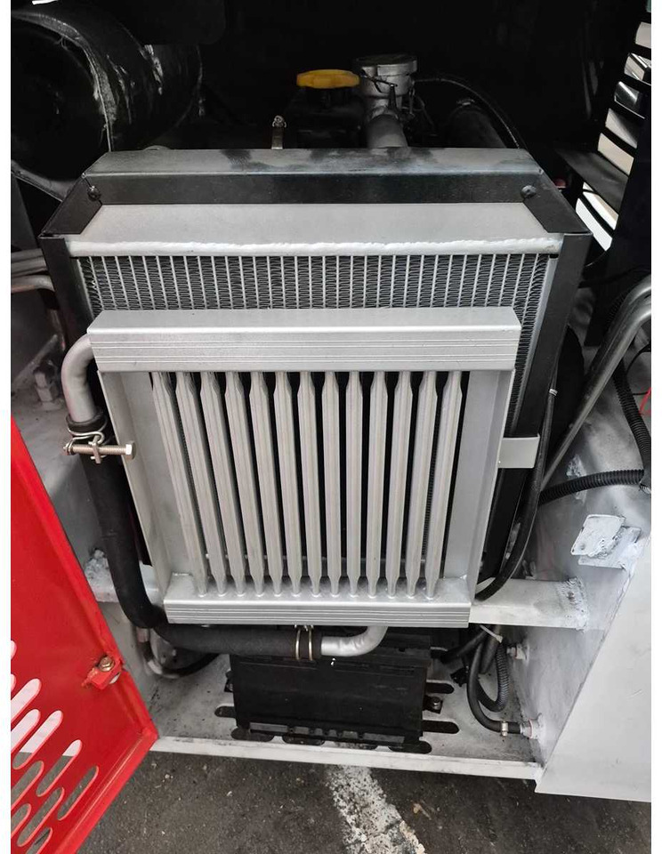 LADYS - 2025 - LA670 - SKID STEER LOADER - Mini încărcător pe şenile: Foto 4 LADYS - 2025 - LA670 - SKID STEER LOADER - Mini încărcător pe şenile: Foto 4