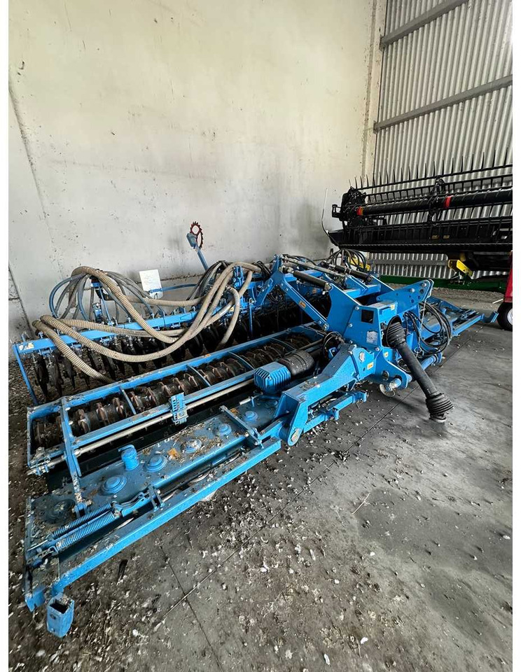 LEMKEN SOLITAIR + ZIRKON + FRONT TANK Solitair 12K/600 + Zirkon 12K/600 + Front Tank Solitair 23 - Maşină agricole pentru semanat: Foto 4 LEMKEN SOLITAIR + ZIRKON + FRONT TANK Solitair 12K/600 + Zirkon 12K/600 + Front Tank Solitair 23 - Maşină agricole pentru semanat: Foto 4
