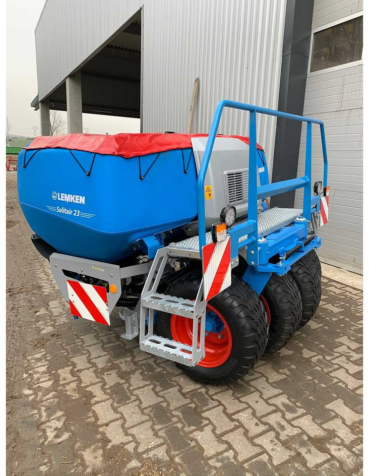 LEMKEN SOLITAIR + ZIRKON + FRONT TANK Solitair 12K/600 + Zirkon 12K/600 + Front Tank Solitair 23 - Maşină agricole pentru semanat: Foto 3 LEMKEN SOLITAIR + ZIRKON + FRONT TANK Solitair 12K/600 + Zirkon 12K/600 + Front Tank Solitair 23 - Maşină agricole pentru semanat: Foto 3