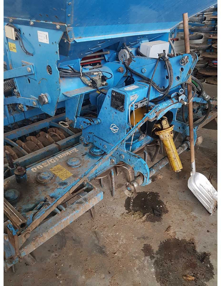 LEMKEN SOLITAIR + ZIRKON - Maşină agricole pentru semanat: Foto 4 LEMKEN SOLITAIR + ZIRKON - Maşină agricole pentru semanat: Foto 4