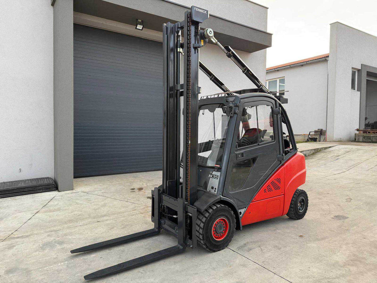 LINDE - H35T-01 - FORKLIFT TRUCKS - 2011 - Motostivuitor: Foto 1 LINDE - H35T-01 - FORKLIFT TRUCKS - 2011 - Motostivuitor: Foto 1