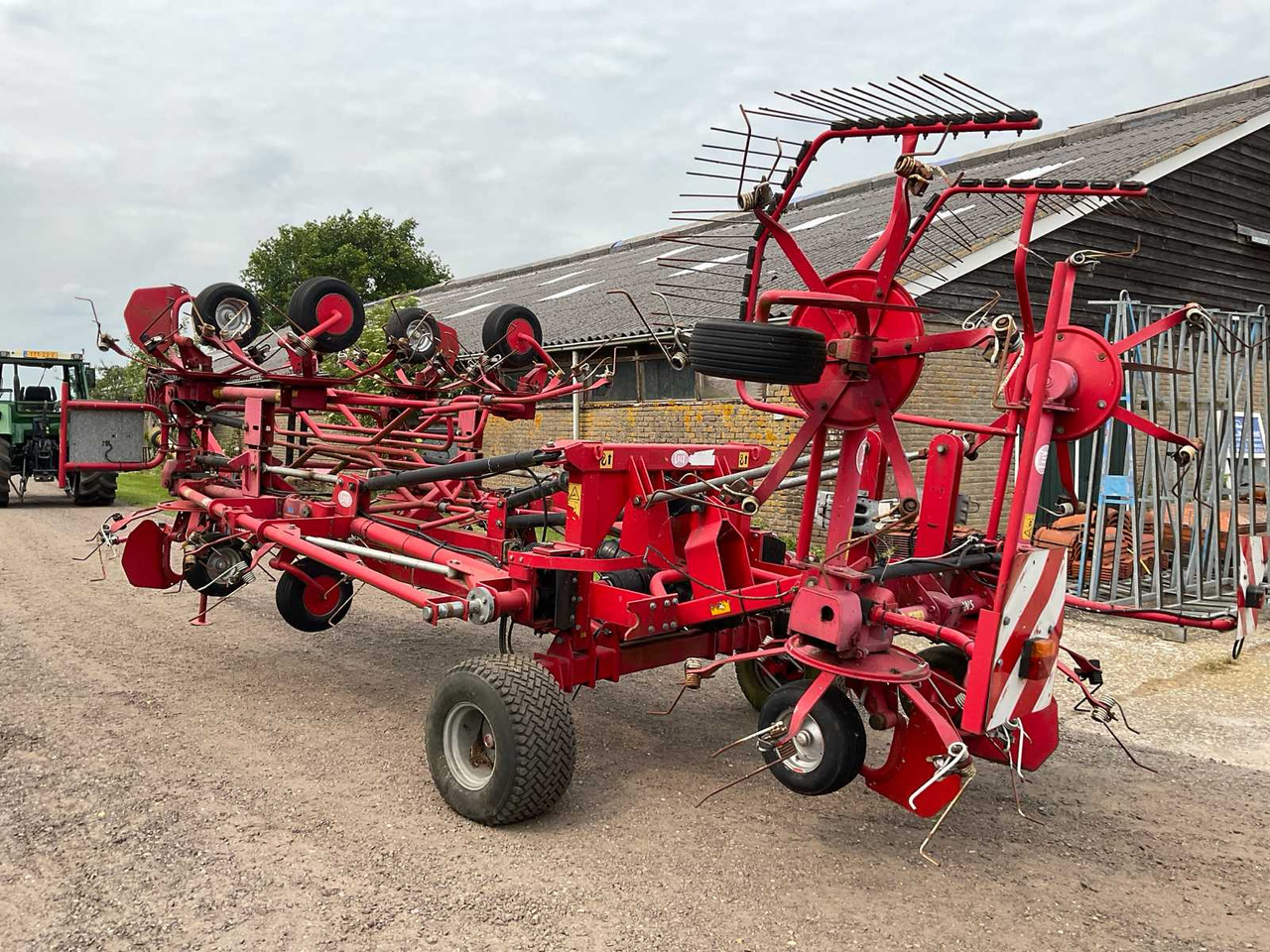 Lely Lotus 1325 - Utilaje pentru fân: Foto 2 Lely Lotus 1325 - Utilaje pentru fân: Foto 2