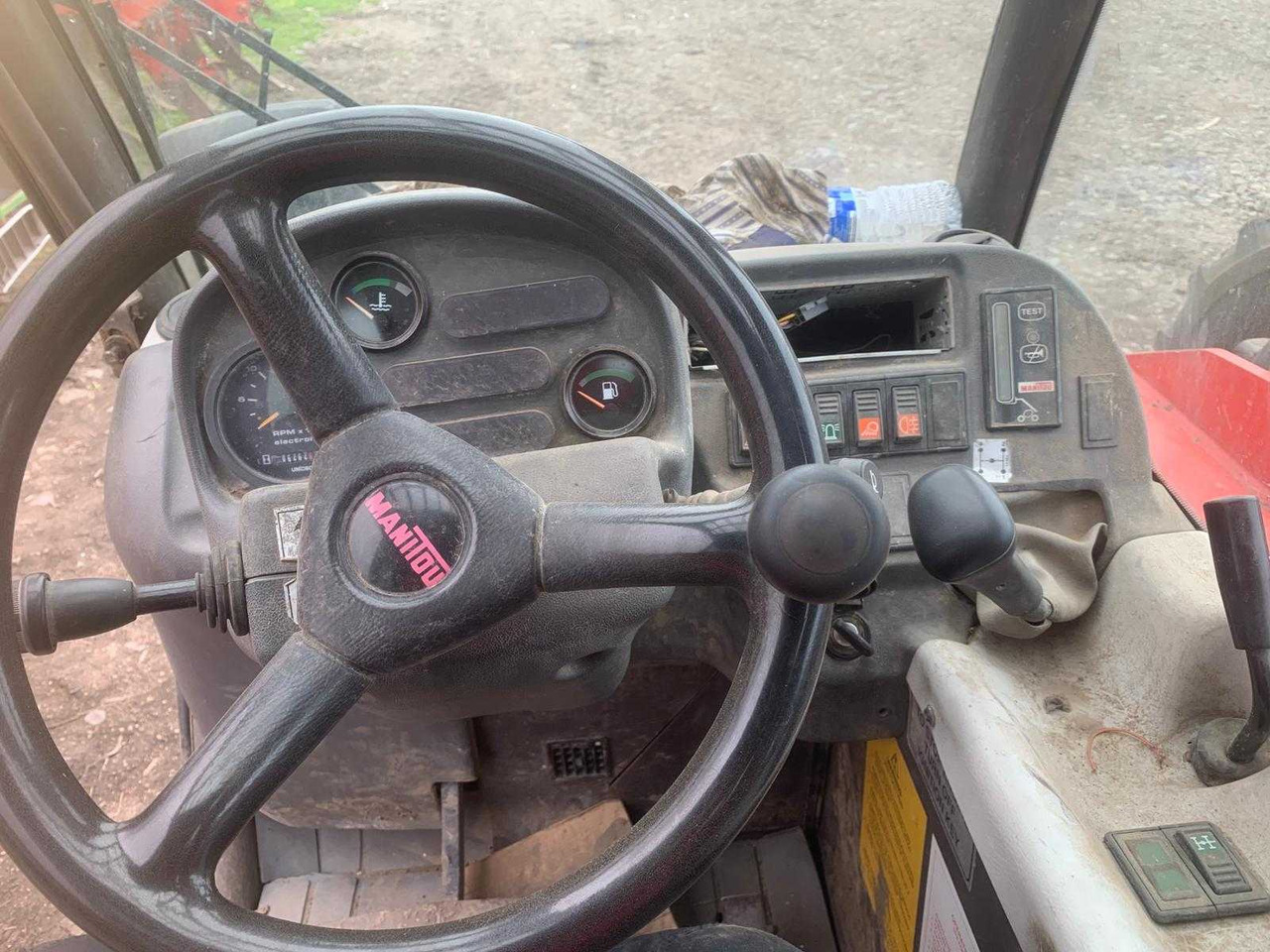 MANITOU  - Încarcator frontal pentru tractor: Foto 5 MANITOU  - Încarcator frontal pentru tractor: Foto 5