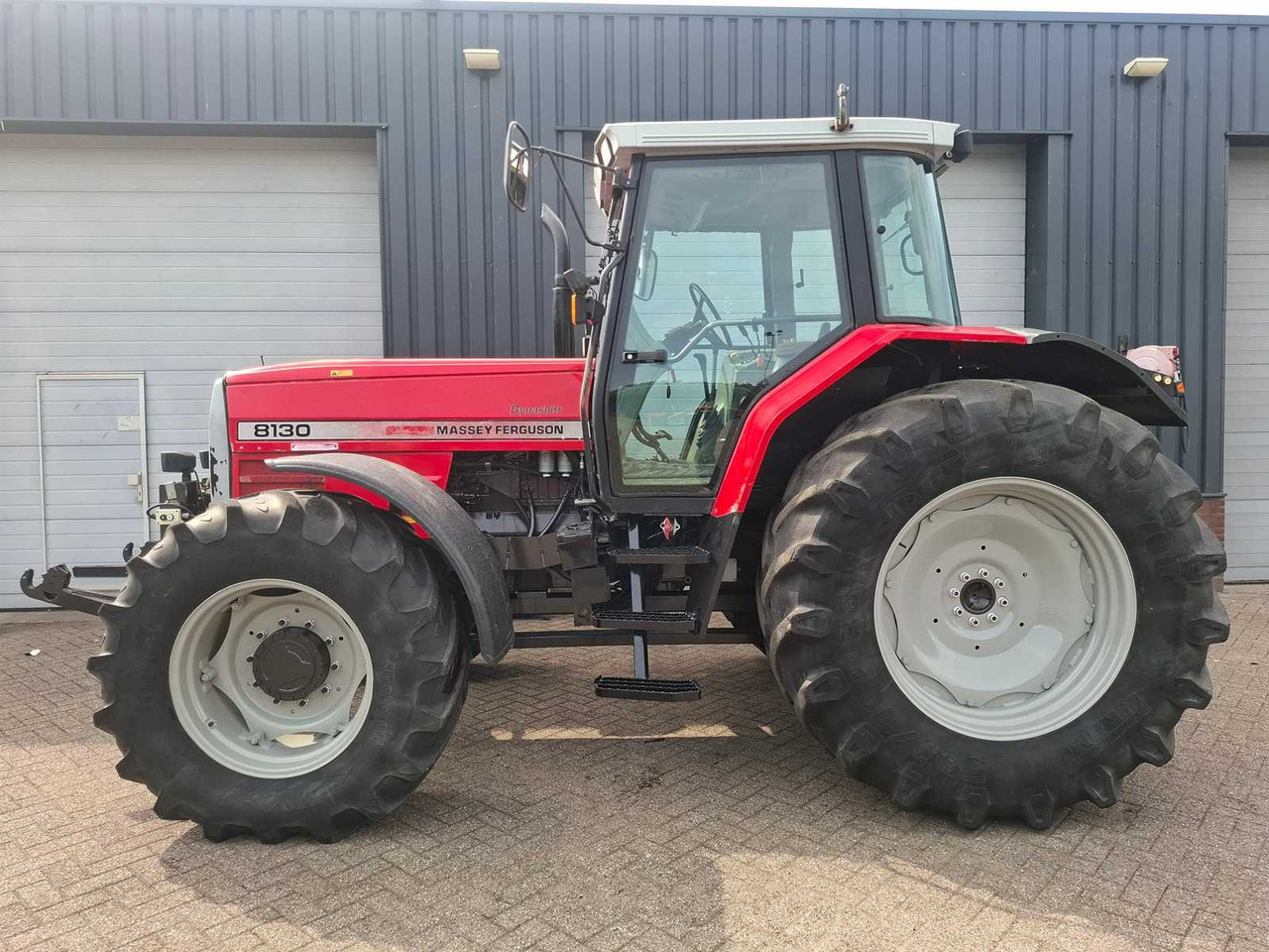 Massey Ferguson 8130 Dynashift - Tractor agricol: Foto 3 Massey Ferguson 8130 Dynashift - Tractor agricol: Foto 3
