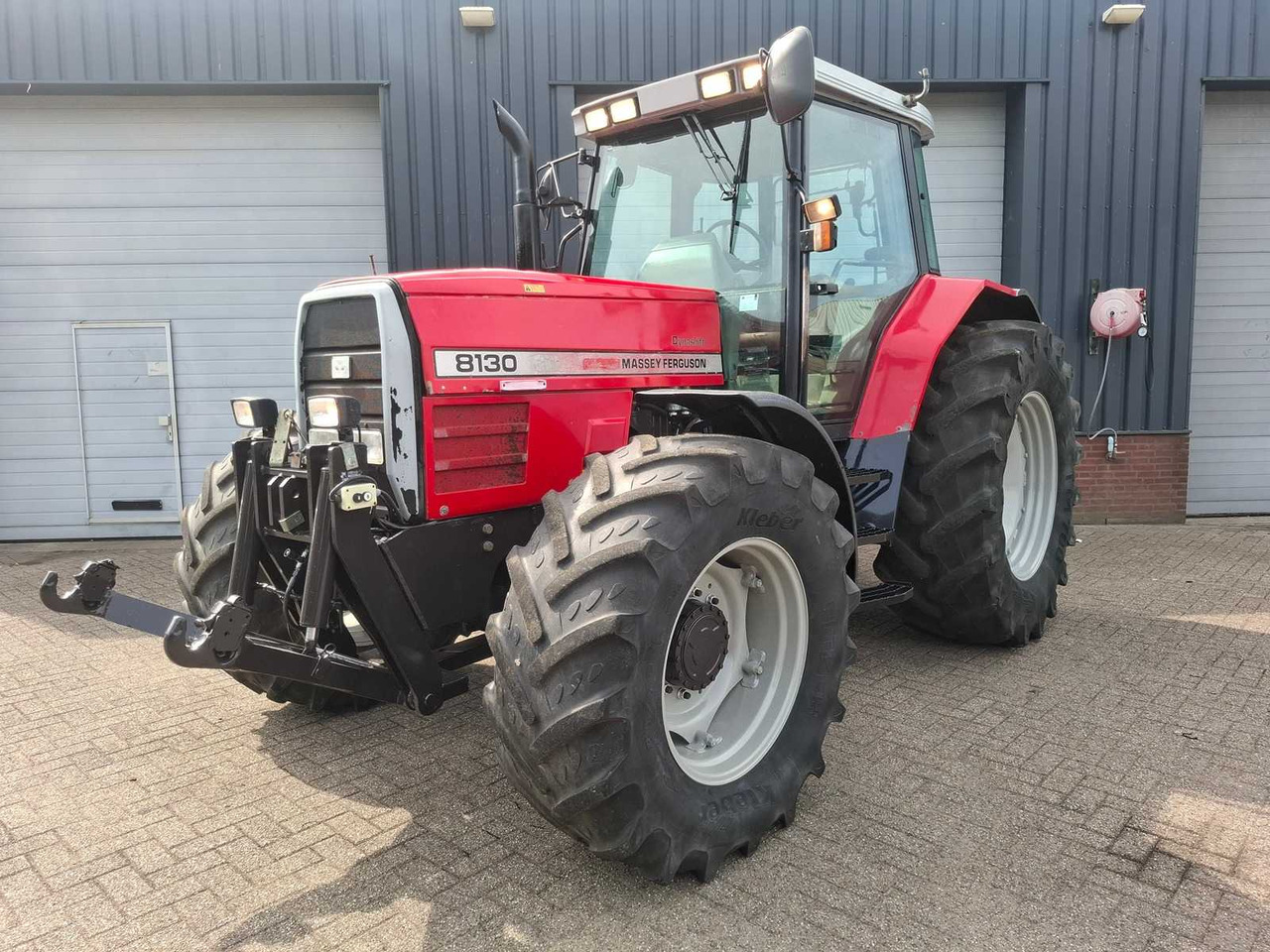 Massey Ferguson 8130 Dynashift - Tractor agricol: Foto 1 Massey Ferguson 8130 Dynashift - Tractor agricol: Foto 1