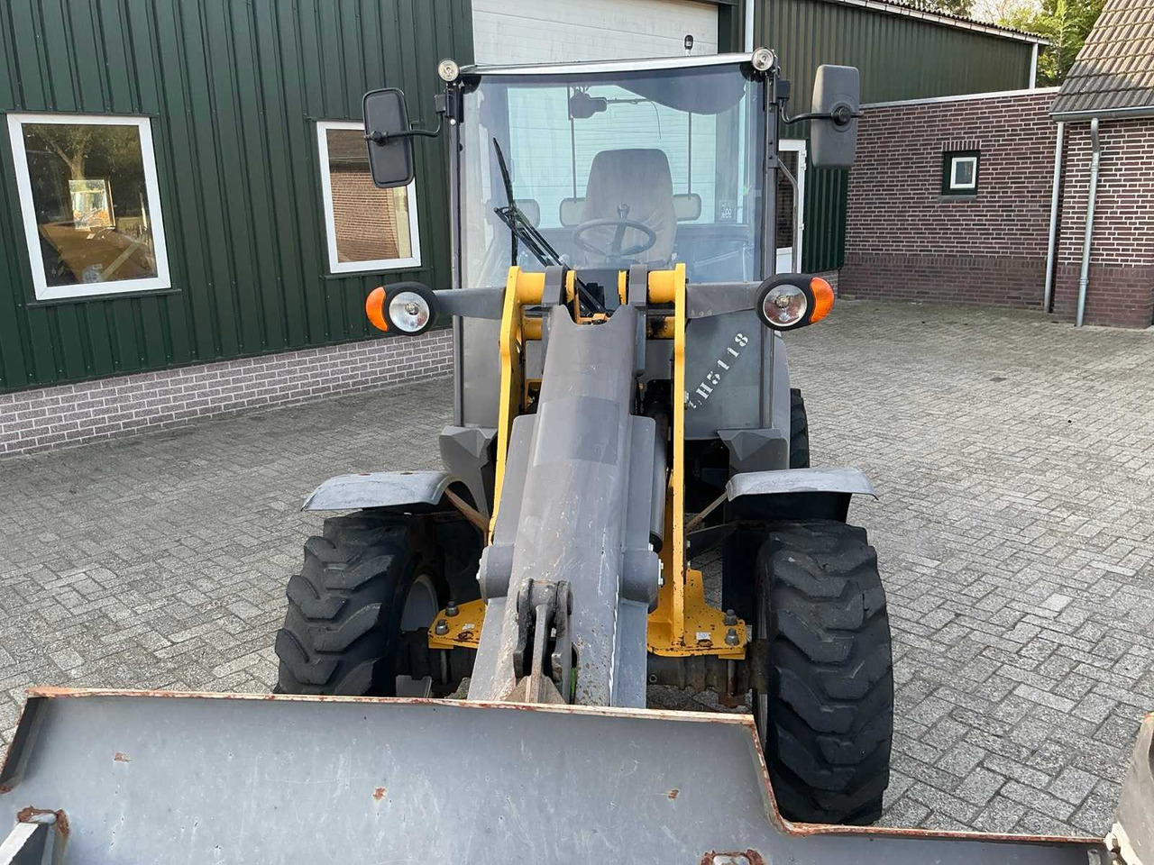 Mecalac AX850 - Încărcător frontal pe pneuri: Foto 3 Mecalac AX850 - Încărcător frontal pe pneuri: Foto 3