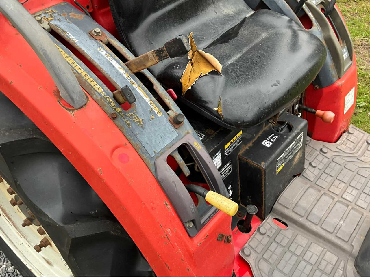 Tractor agricol Mitsubishi MT221: Foto 11