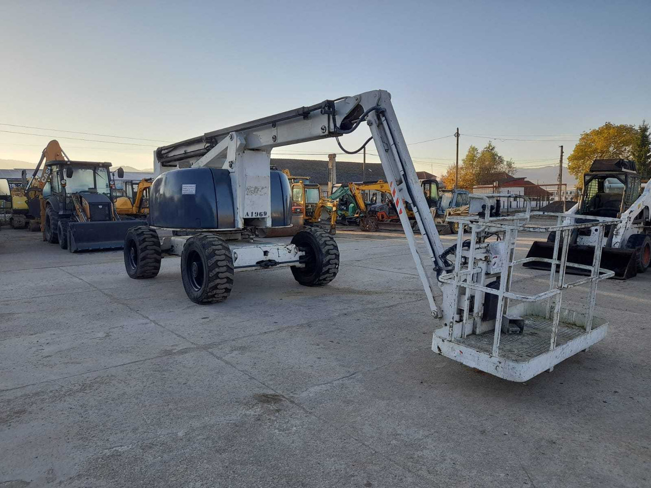 PINGUELY- HAULOTTE - HA20PX - AERIAL WORK PLATFORMS - 2004 - Autopropulsată platformă: Foto 1 PINGUELY- HAULOTTE - HA20PX - AERIAL WORK PLATFORMS - 2004 - Autopropulsată platformă: Foto 1