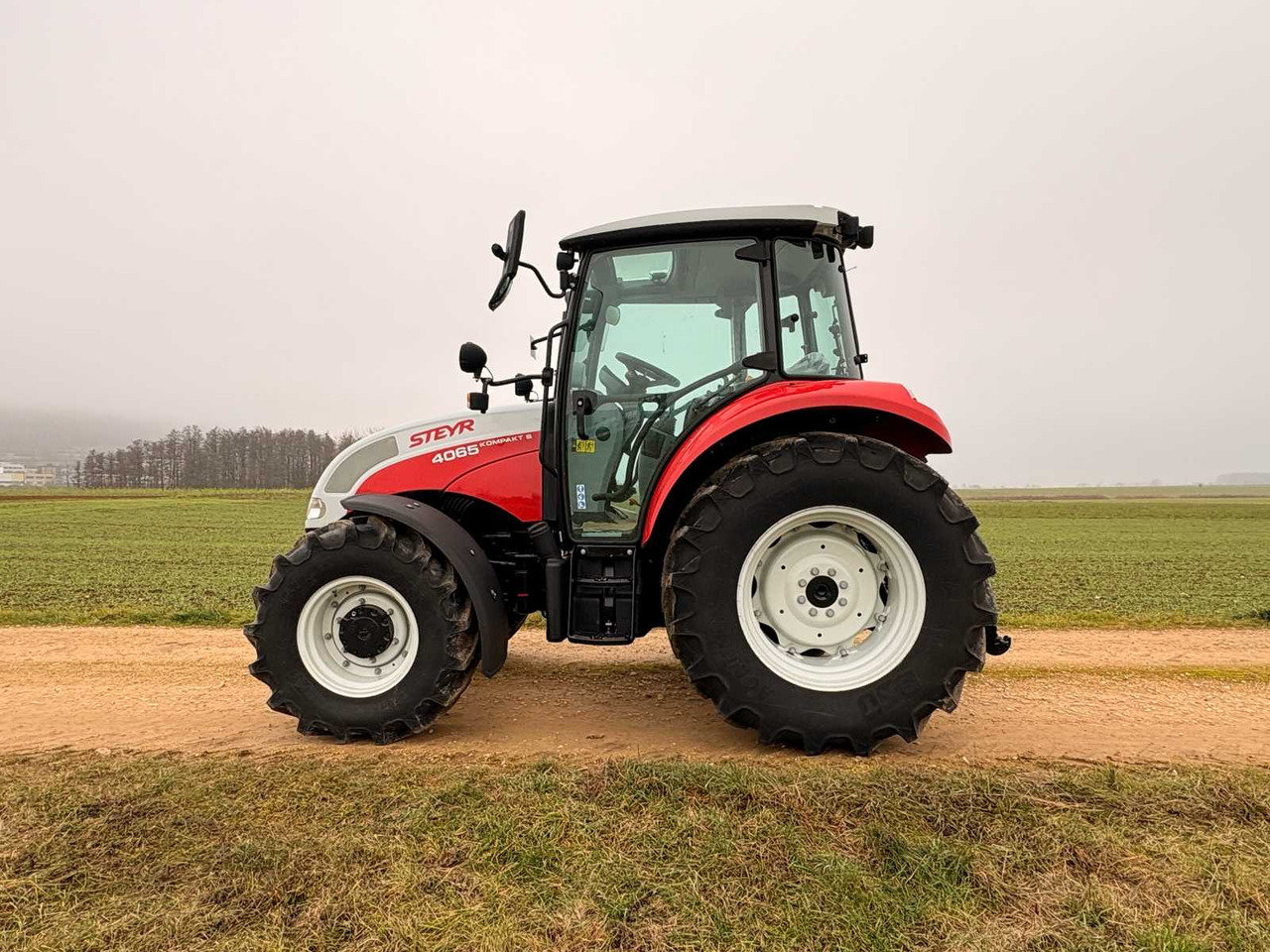 Tractor agricol STEYR 4065 S - COMPACT ALL-WHEEL DRIVE TRACTOR (2022): Foto 9 Tractor agricol STEYR 4065 S - COMPACT ALL-WHEEL DRIVE TRACTOR (2022): Foto 9