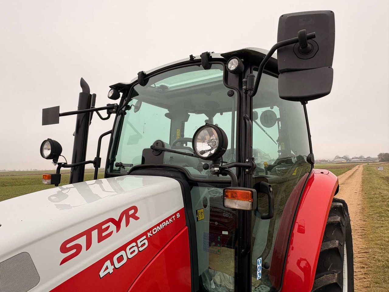 Tractor agricol STEYR 4065 S - COMPACT ALL-WHEEL DRIVE TRACTOR (2022): Foto 41 Tractor agricol STEYR 4065 S - COMPACT ALL-WHEEL DRIVE TRACTOR (2022): Foto 41
