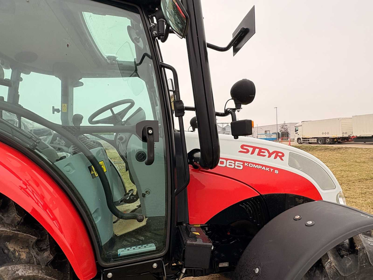 Tractor agricol STEYR 4065 S - COMPACT ALL-WHEEL DRIVE TRACTOR (2022): Foto 24 Tractor agricol STEYR 4065 S - COMPACT ALL-WHEEL DRIVE TRACTOR (2022): Foto 24