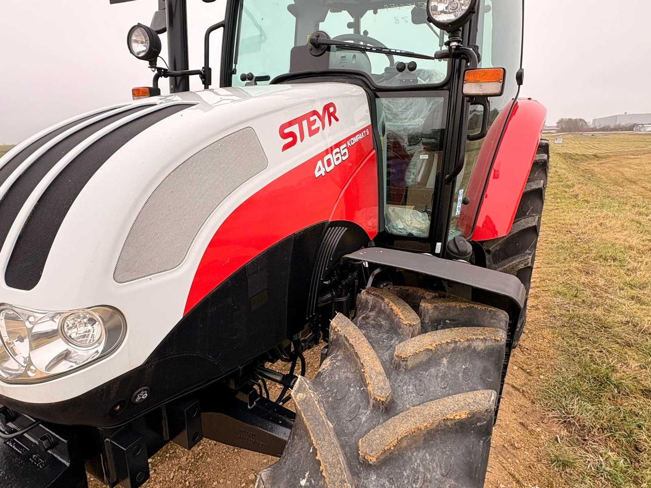 Tractor agricol STEYR 4065 S - COMPACT ALL-WHEEL DRIVE TRACTOR (2022): Foto 16 Tractor agricol STEYR 4065 S - COMPACT ALL-WHEEL DRIVE TRACTOR (2022): Foto 16